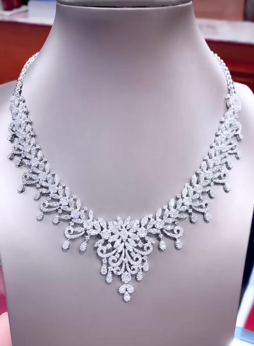 Certifié 13,20 carats  Collier en or 18K serti de diamants naturels en vente 3