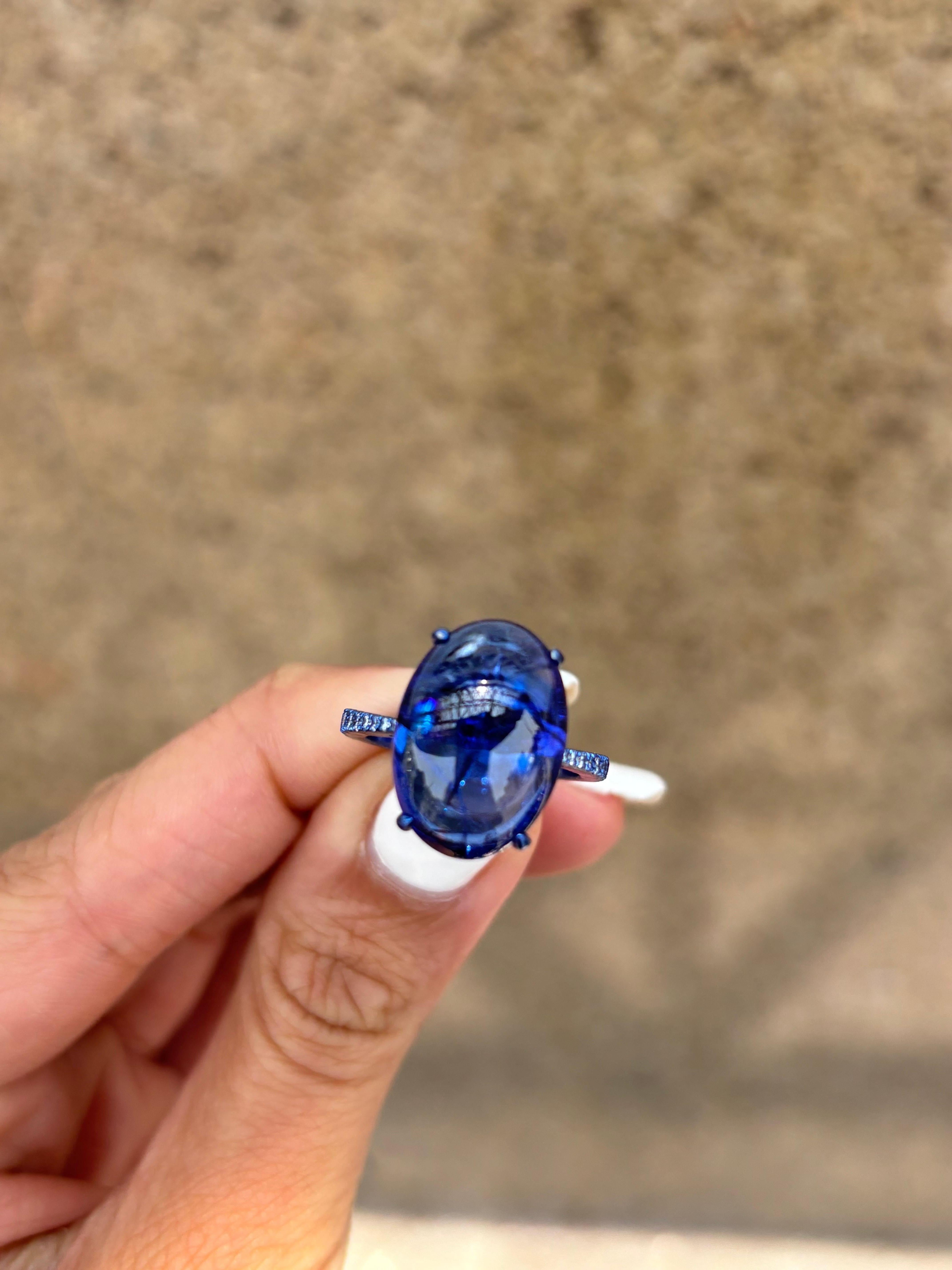 Modern Certified 13.31 Carat Tanzanite Cabochon and Diamond 18K Gold Cocktail Ring