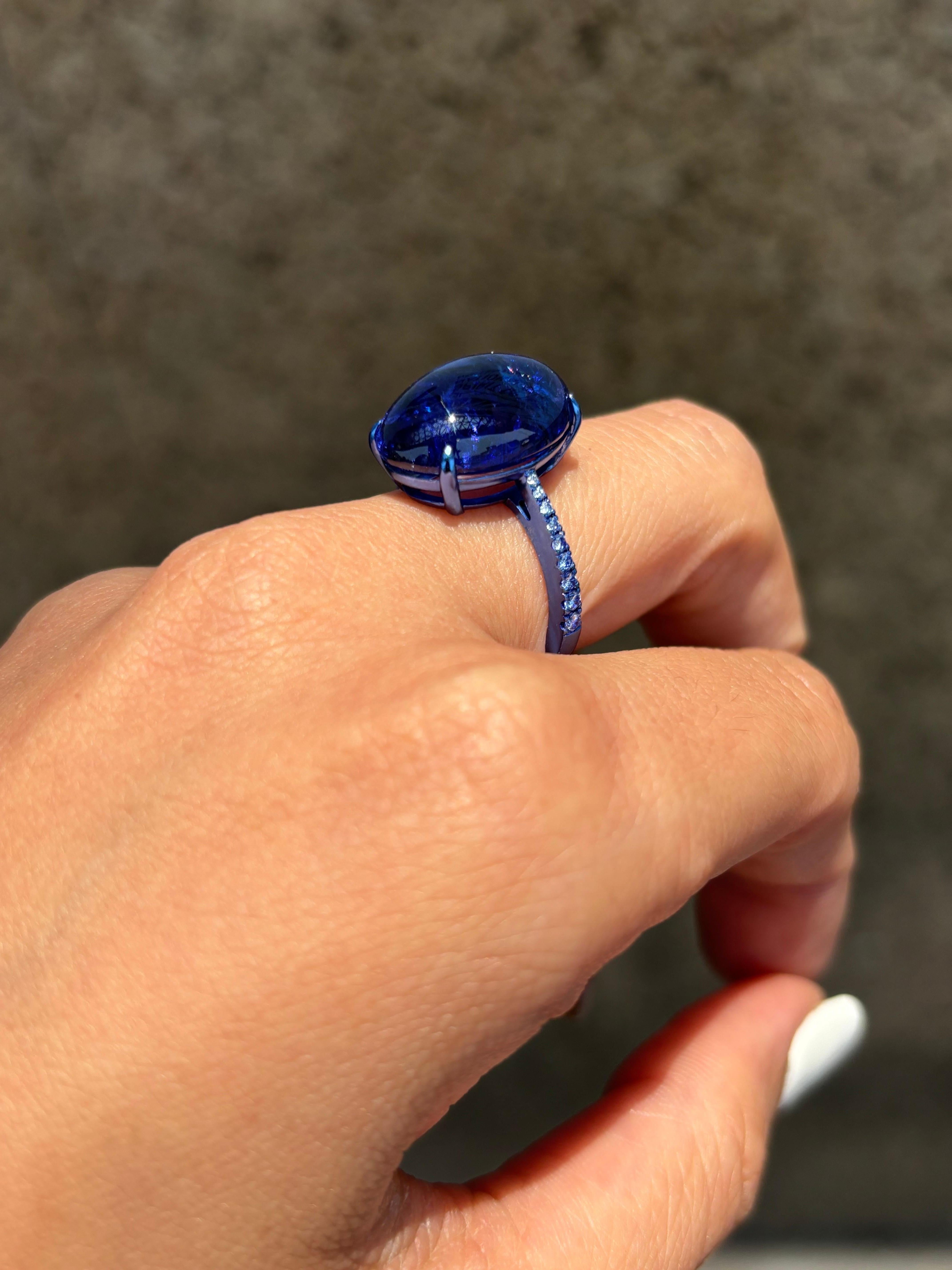 Women's or Men's Certified 13.31 Carat Tanzanite Cabochon and Diamond 18K Gold Cocktail Ring
