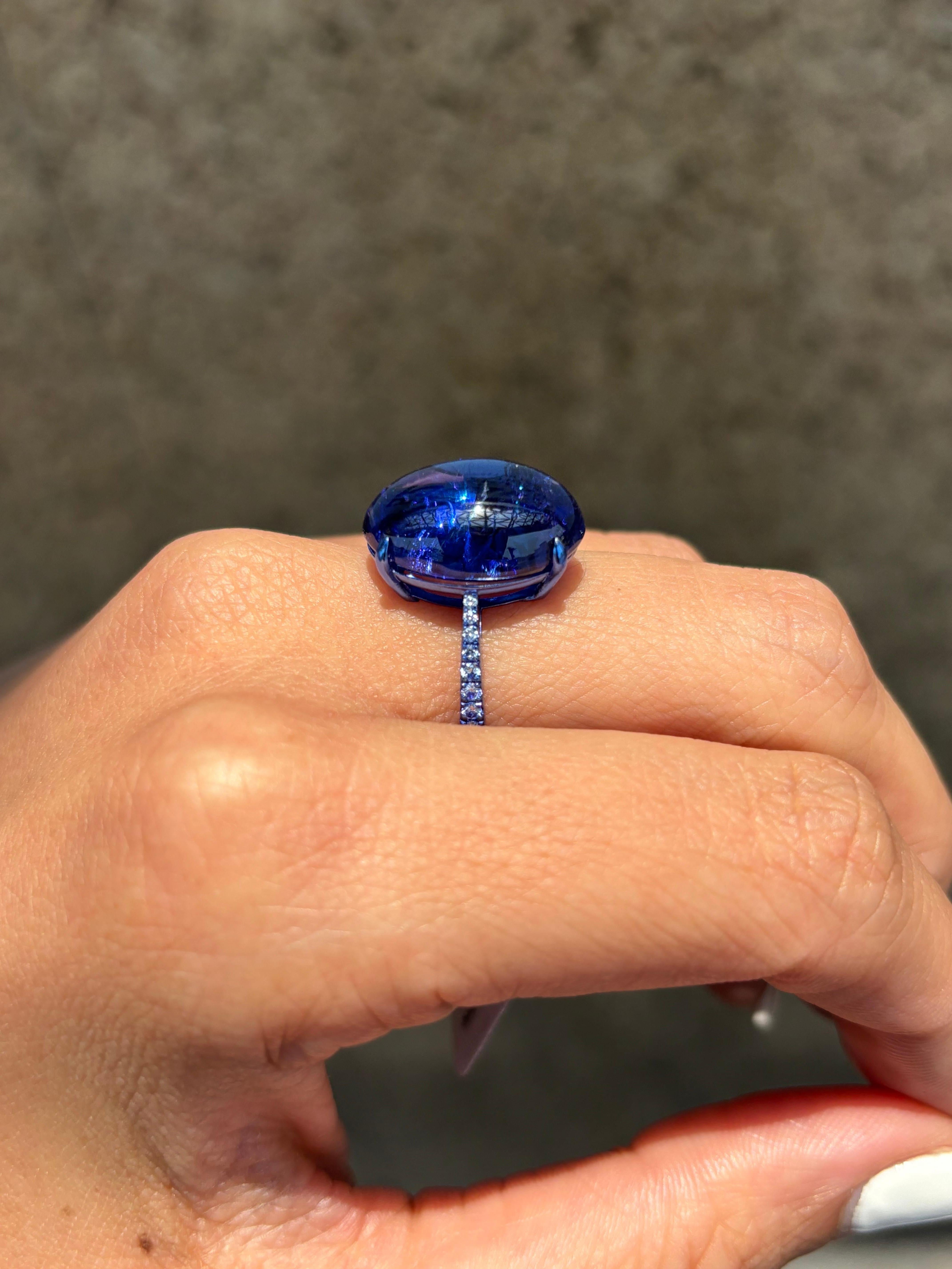 Certified 13.31 Carat Tanzanite Cabochon and Diamond 18K Gold Cocktail Ring 1