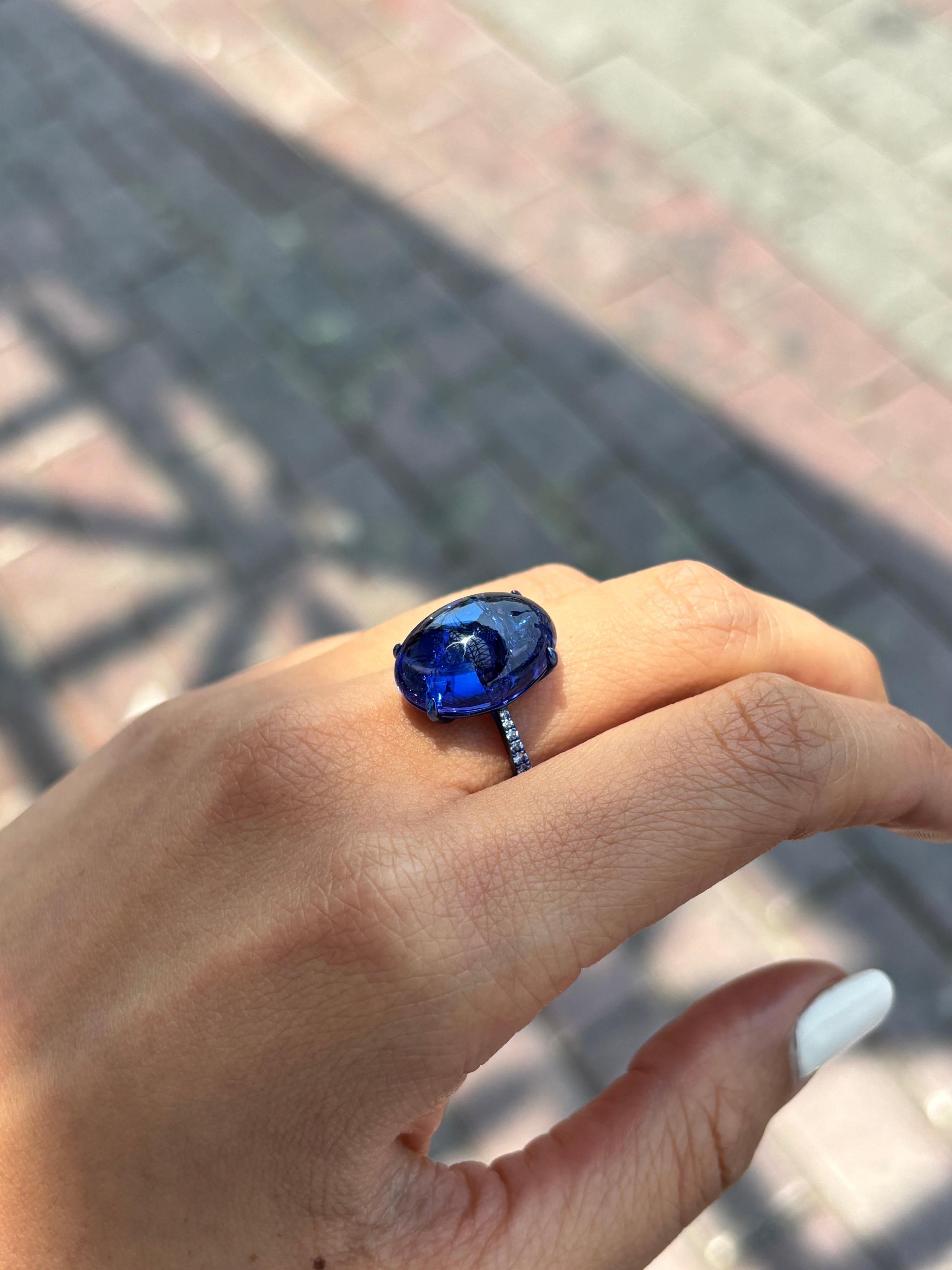 Certified 13.31 Carat Tanzanite Cabochon and Diamond 18K Gold Cocktail Ring 2