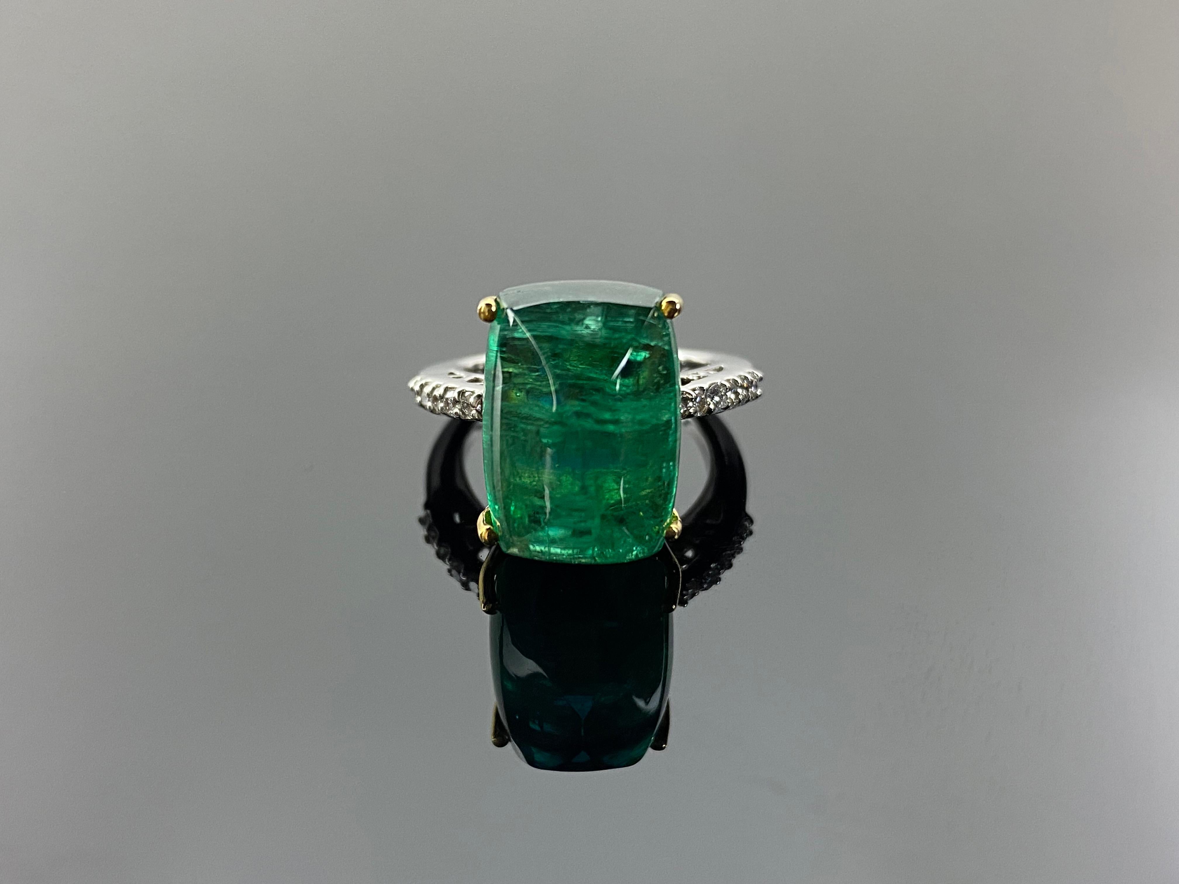 Sugarloaf Cabochon Certified 13.40 Carat Sugarloaf Emerald and Diamond 18K Cocktail Ring For Sale