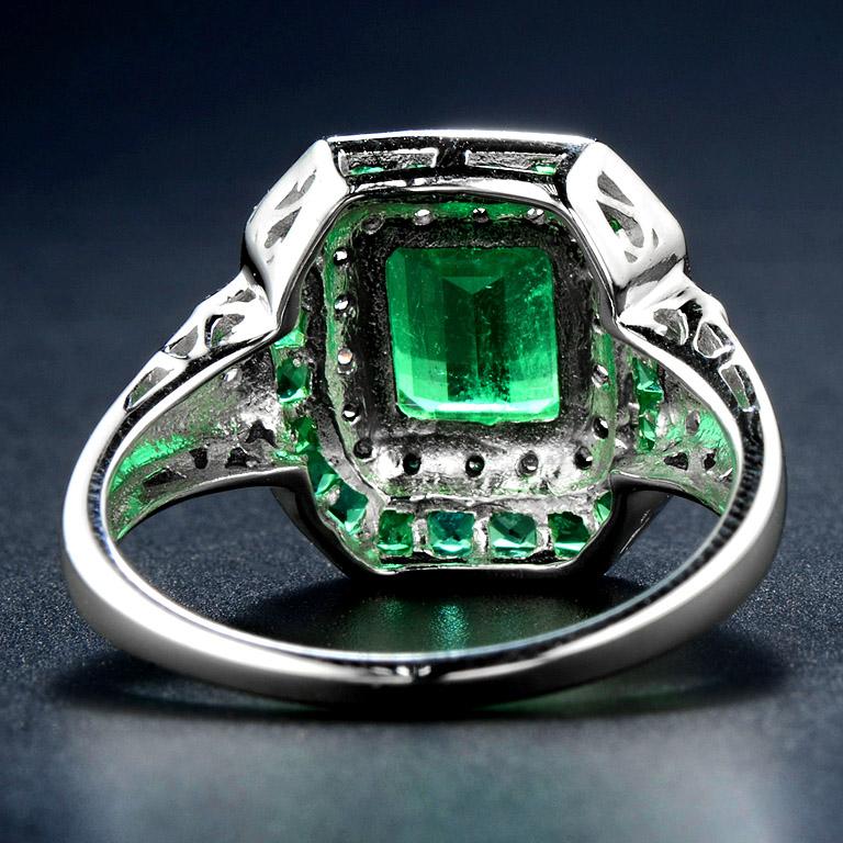 Certified 1.35 Carat Natural Emerald Diamond Cocktail Ring In New Condition In Bangkok, TH