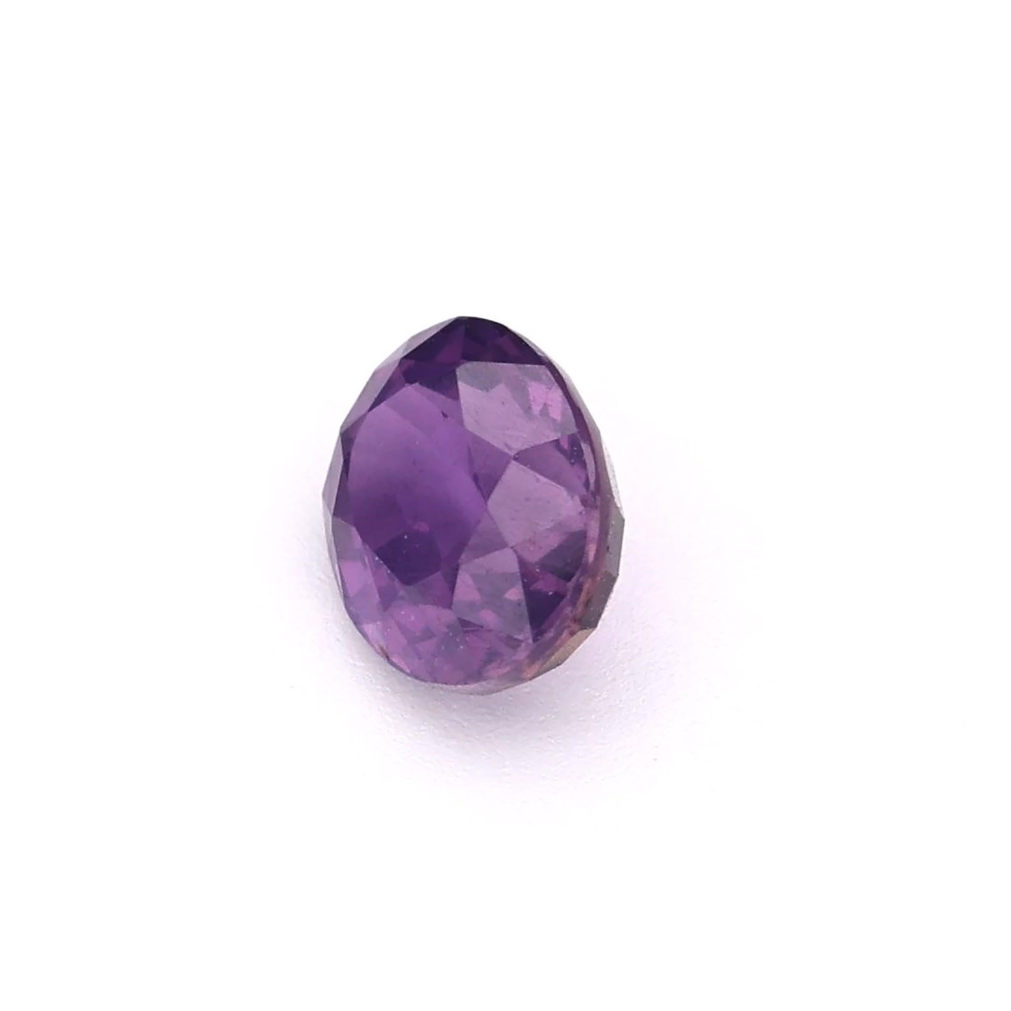 Taille ovale Pierre d'origine de Ceylan, saphir violet de forme ovale certifié 1,35 carat en vente