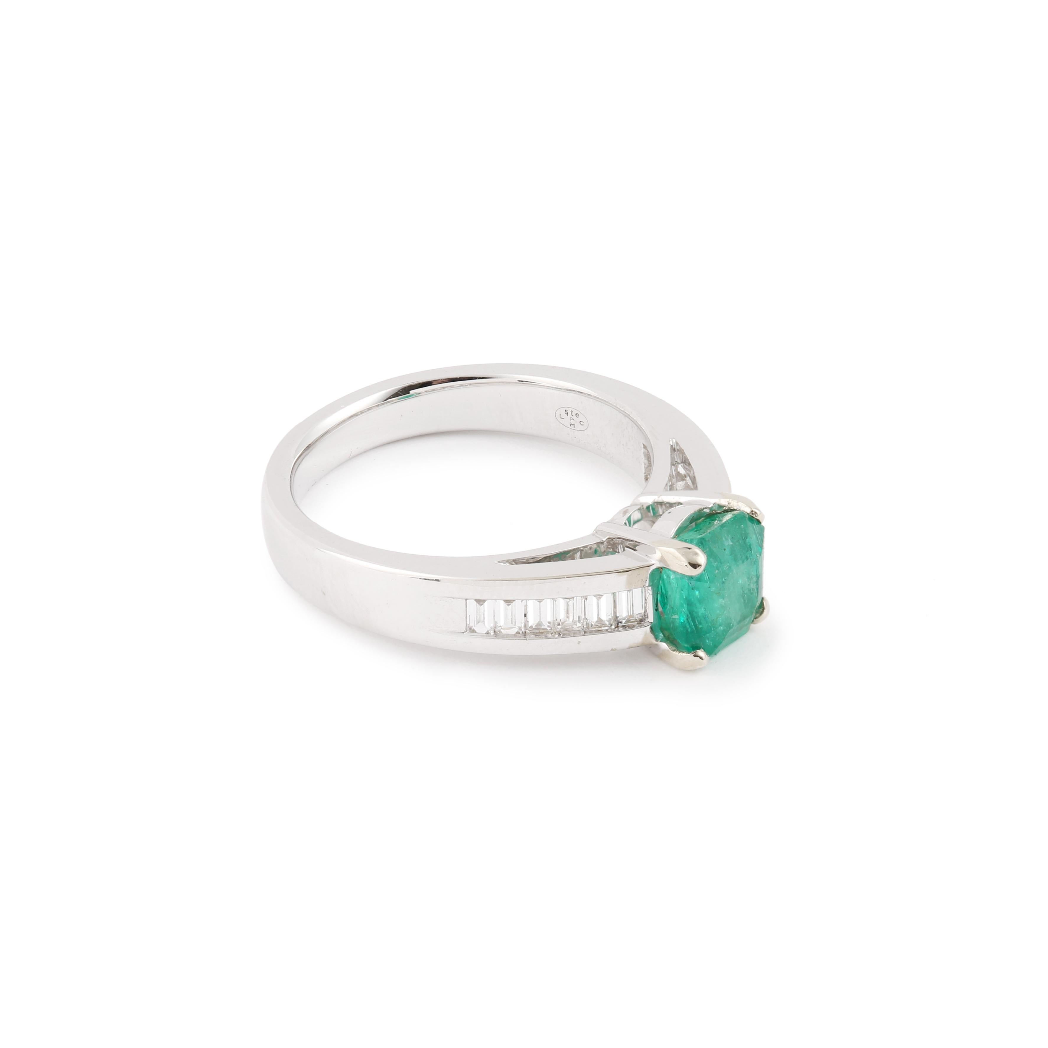White gold ring centred on a square cut emerald set with baguette-cut diamonds.

Emerald weight: 1.35 carats

With Gem Paris certificate, specifying natural emerald, moderate oil impregnation, Colombian origin.

Total diamond weight : 0.33