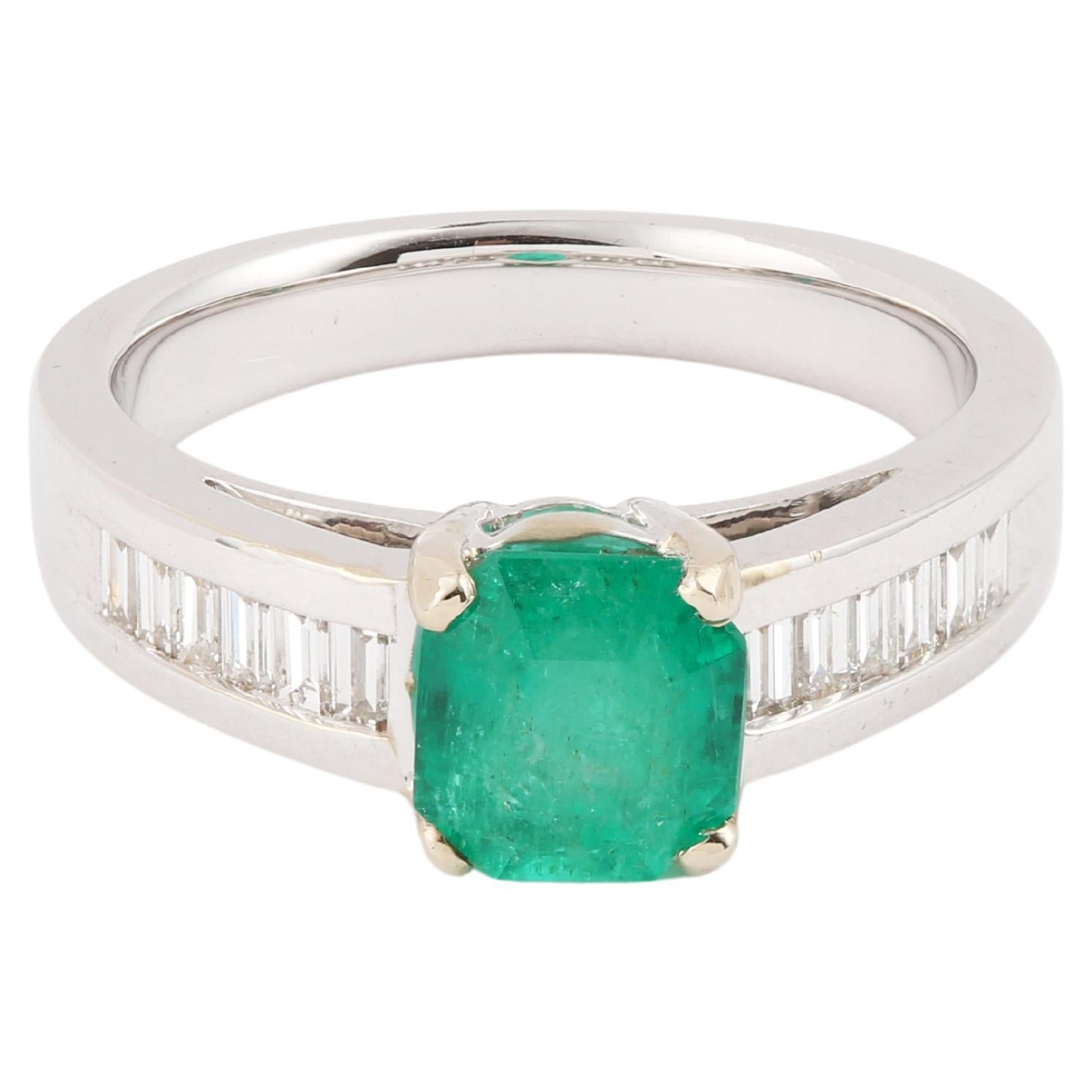 Zertifizierter 1,35 Karat kolumbianischer Smaragd Diamanten 18 Karat Weißgold Ring im Angebot