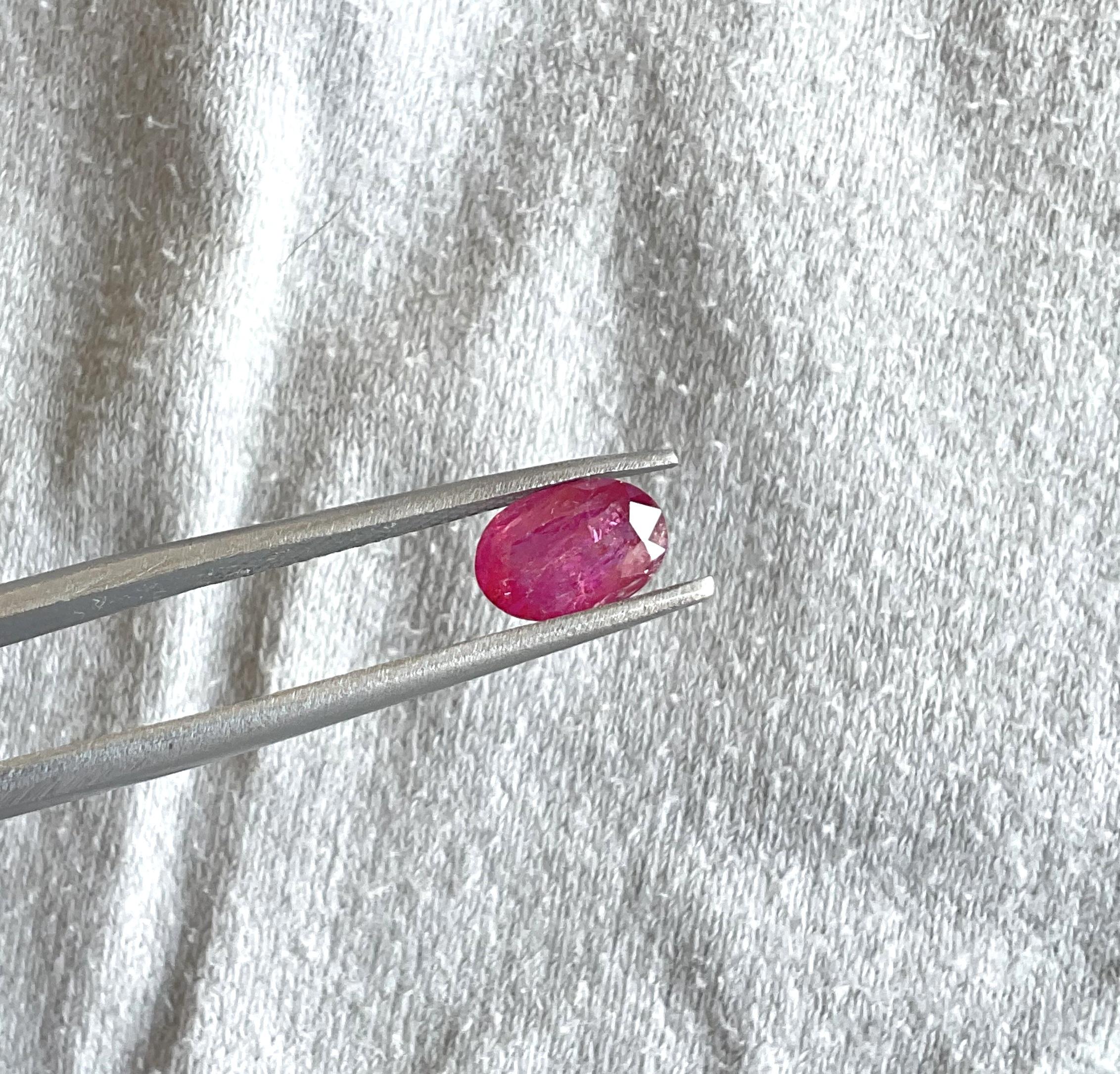 Certified 1.36 Carats Mozambique Ruby Oval Faceted Cut stone No Heat Natural Gem In New Condition For Sale In Jaipur, RJ
