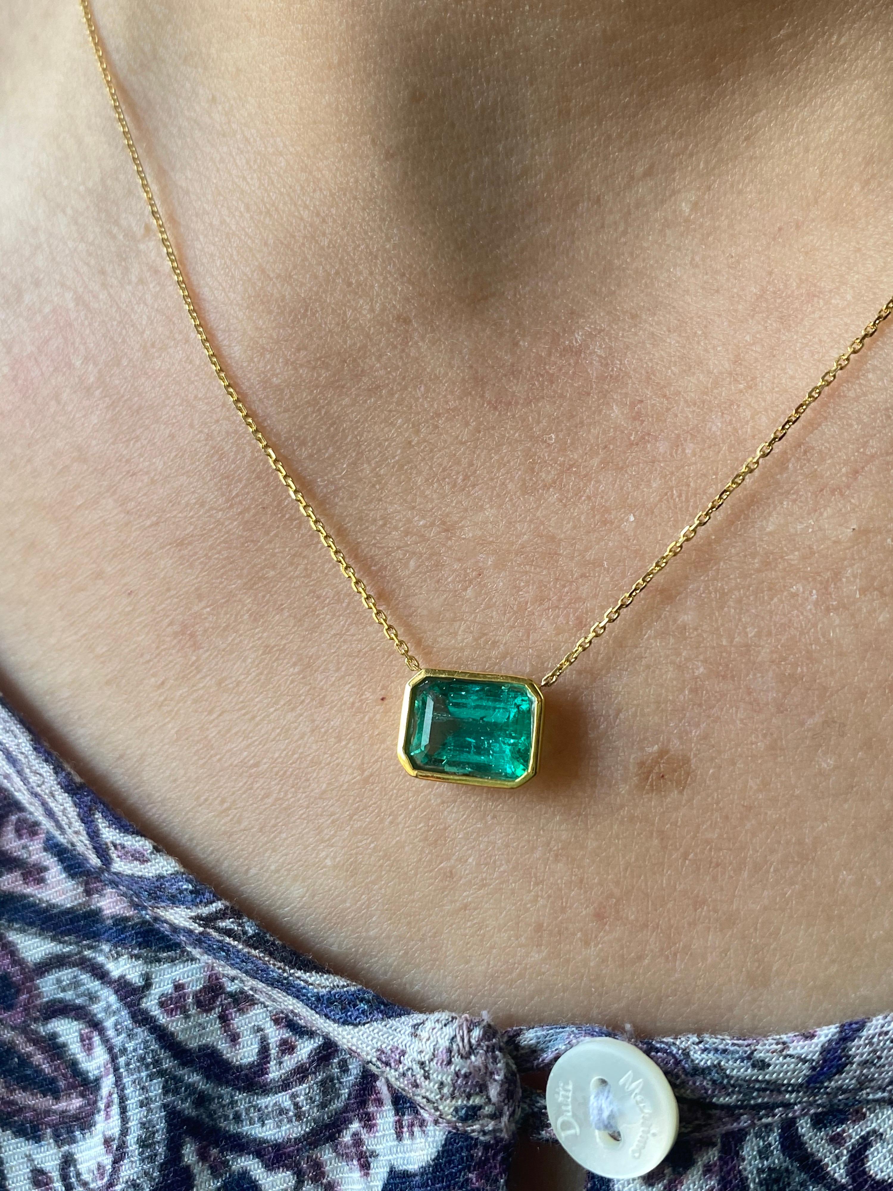 Certified 1.37 Carat Emerald Cut Colombian Emerald Pendant Chain Necklace 2
