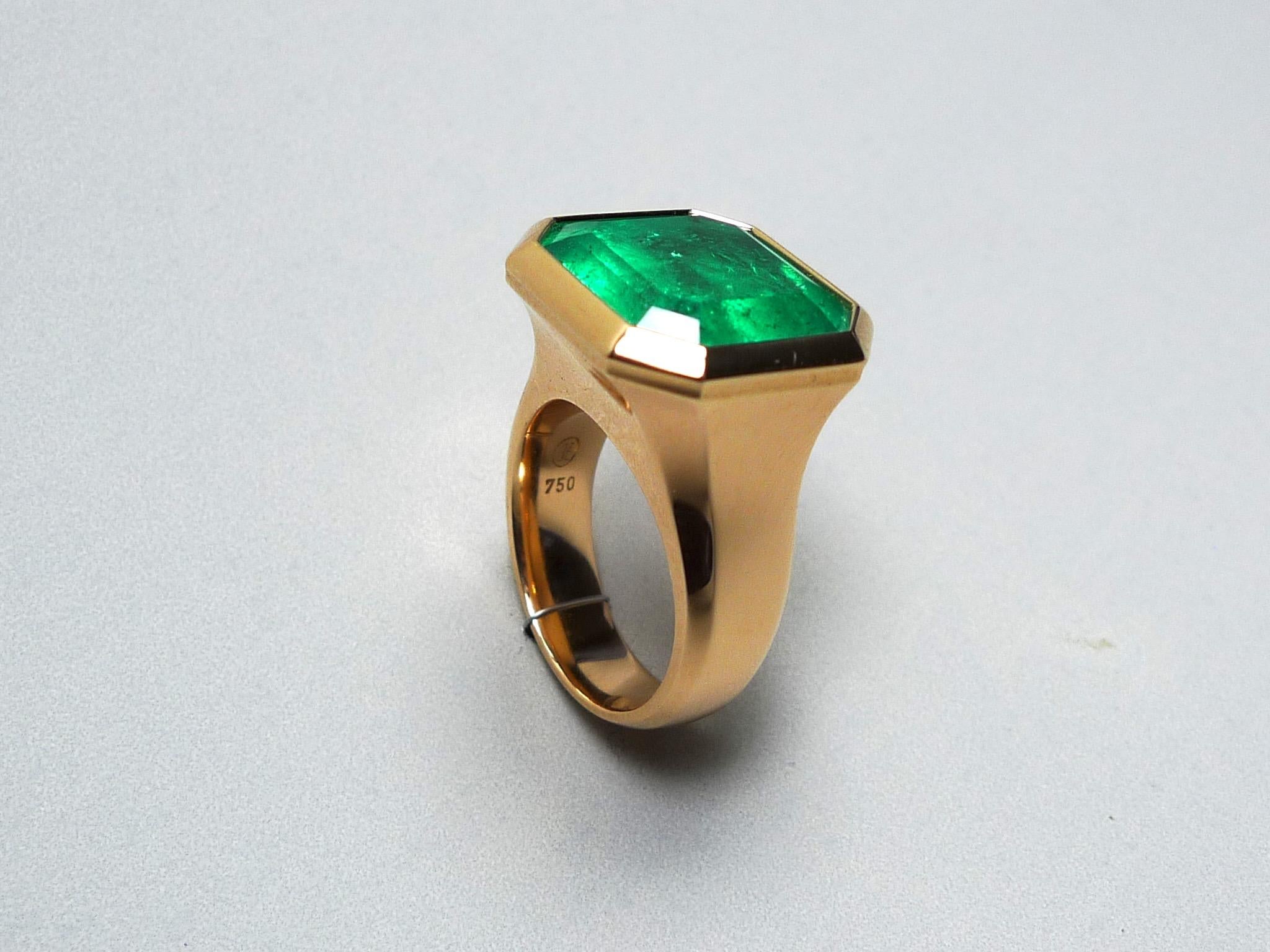 Emerald Cut Certified 13.97 Carat Natural Colombian Emerald Rose Gold Ring