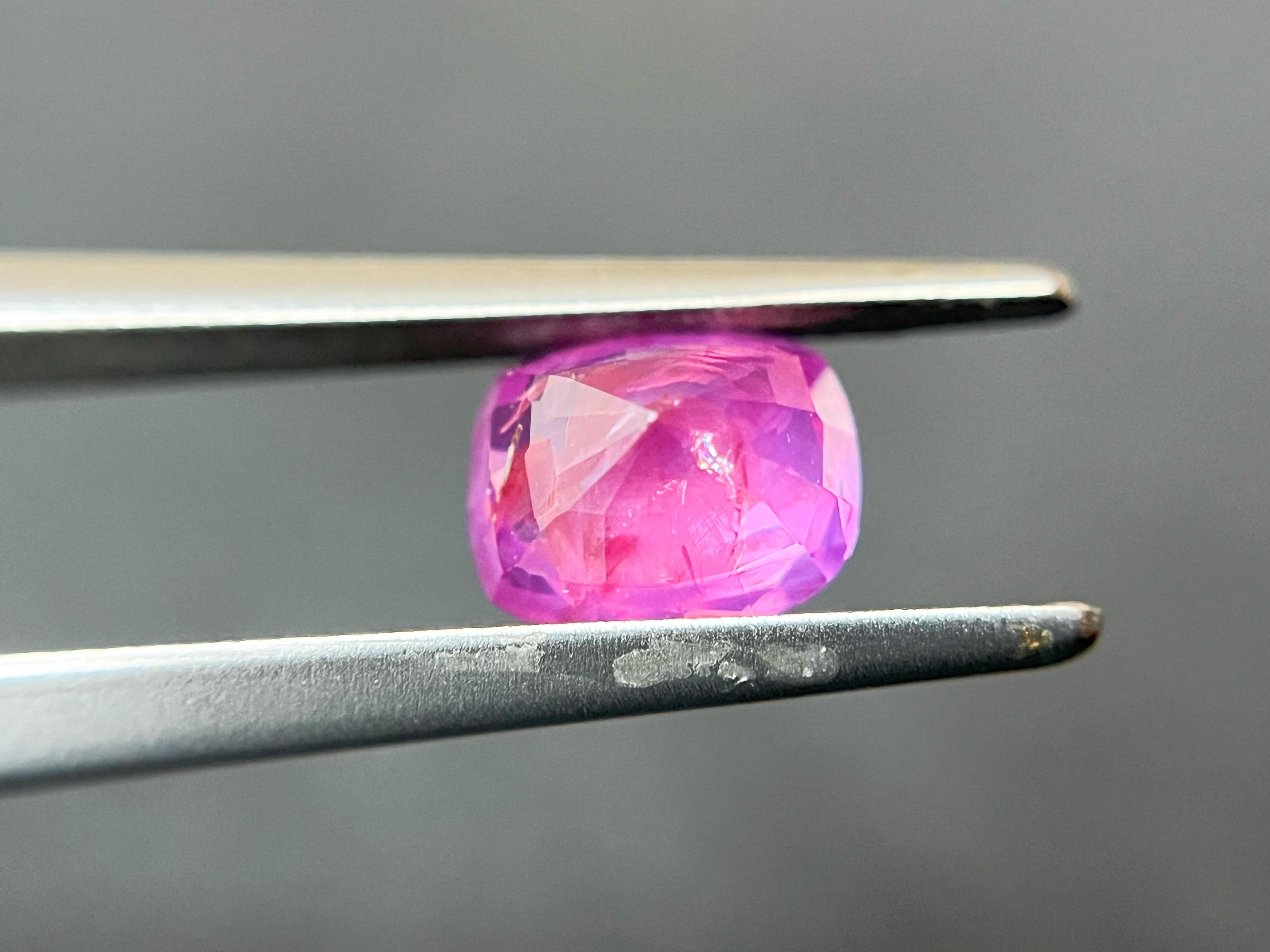 Certified 1.4 Carat Natural Vivid Pink Cushion Mixed Eye Clean Pink Sapphire For Sale 5