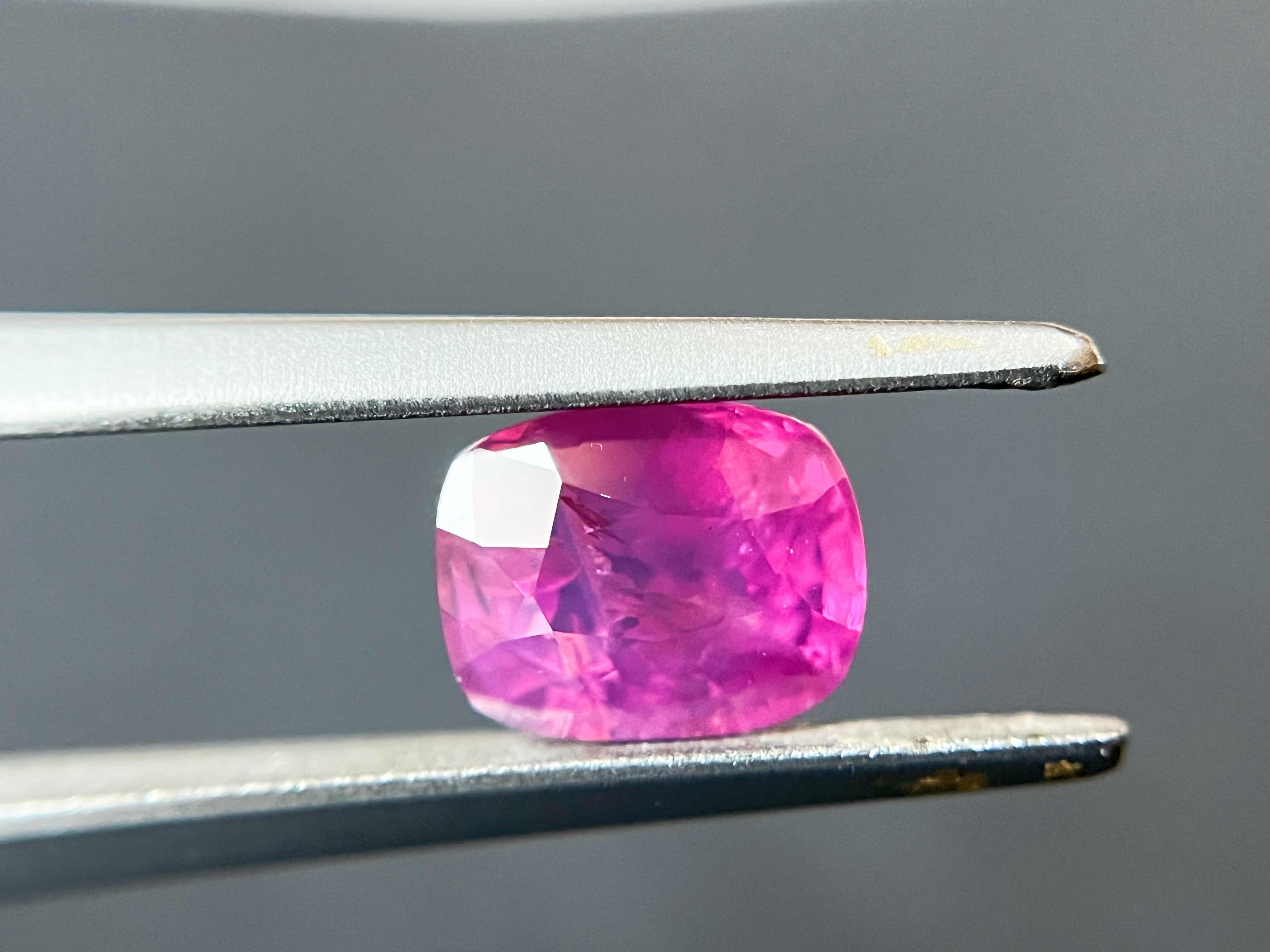 Certified 1.4 Carat Natural Vivid Pink Cushion Mixed Eye Clean Pink Sapphire In New Condition For Sale In Kowloon, HK