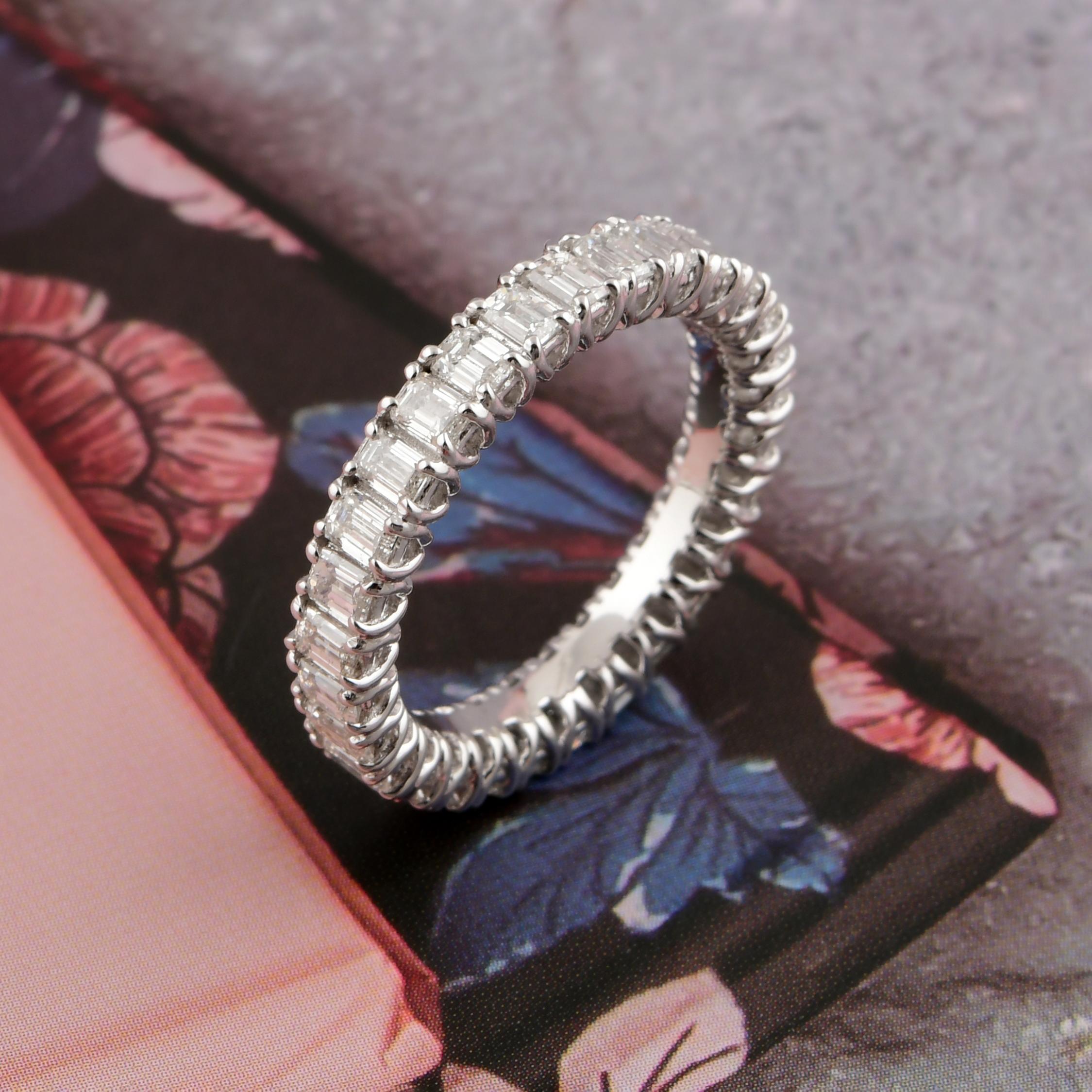 Im Angebot: Zertifizierter 14 Karat Weißgold 2.36Ct Octagon Cut Diamond Anniversary Band Ring () 10