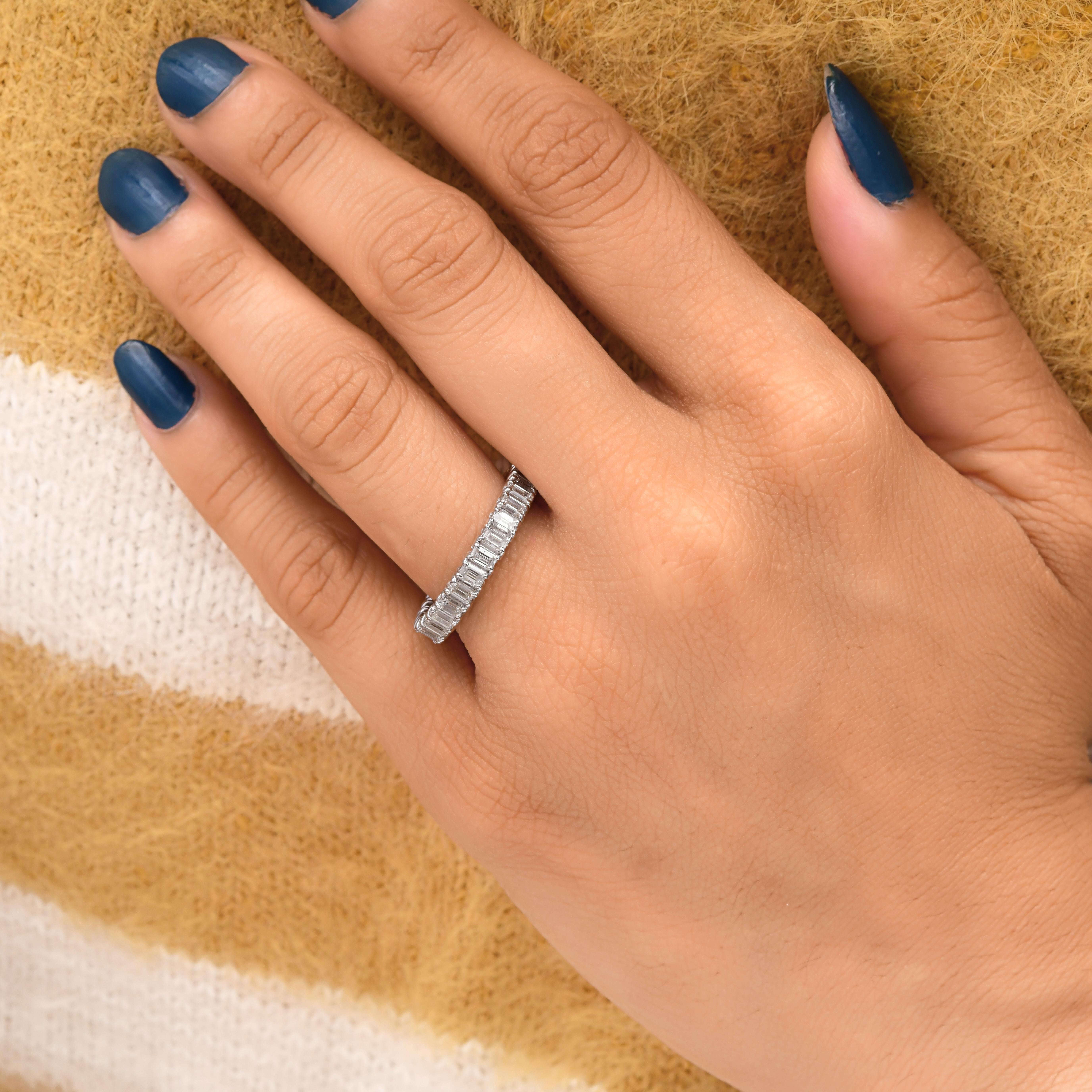 Im Angebot: Zertifizierter 14 Karat Weißgold 2.36Ct Octagon Cut Diamond Anniversary Band Ring () 2