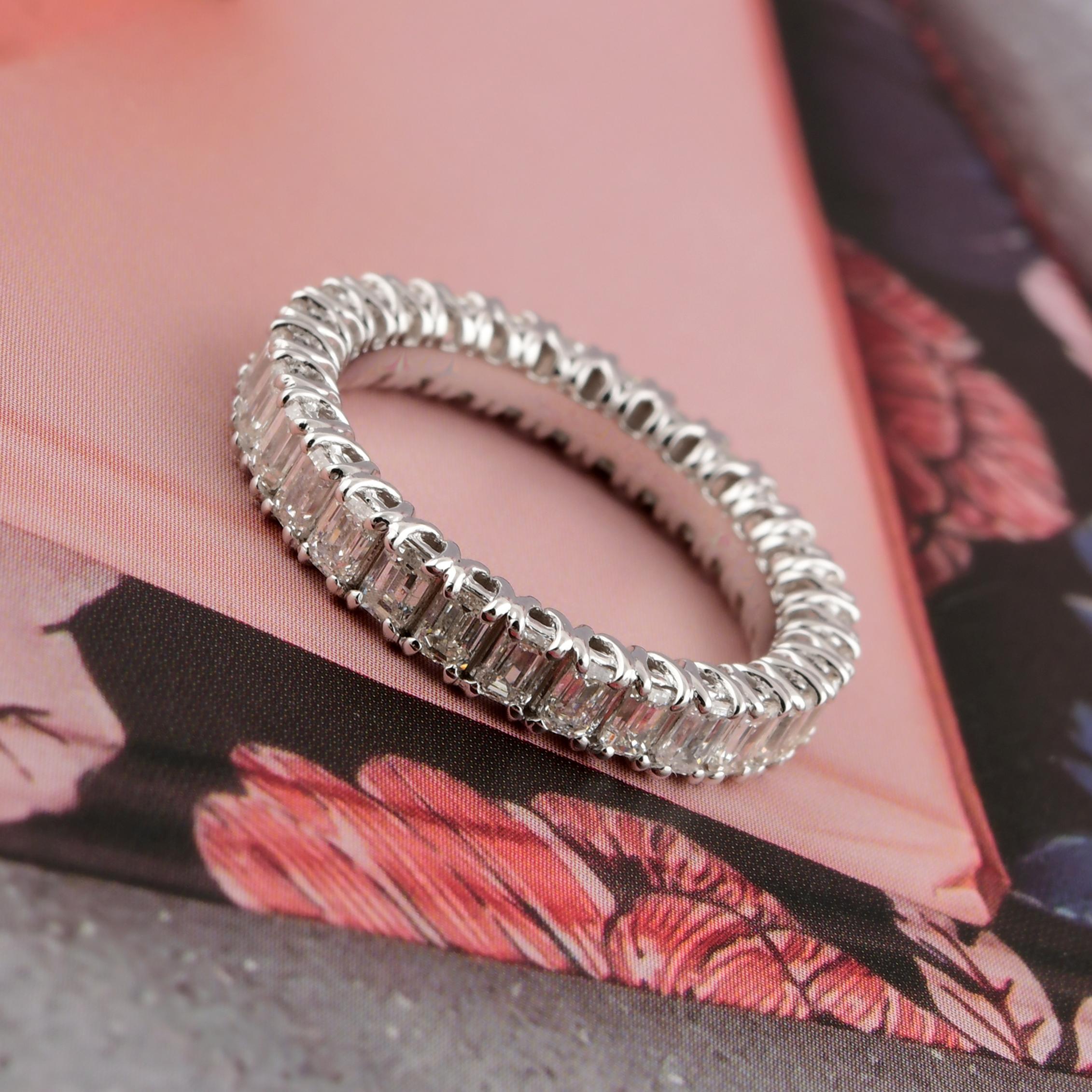 Im Angebot: Zertifizierter 14 Karat Weißgold 2.36Ct Octagon Cut Diamond Anniversary Band Ring () 3