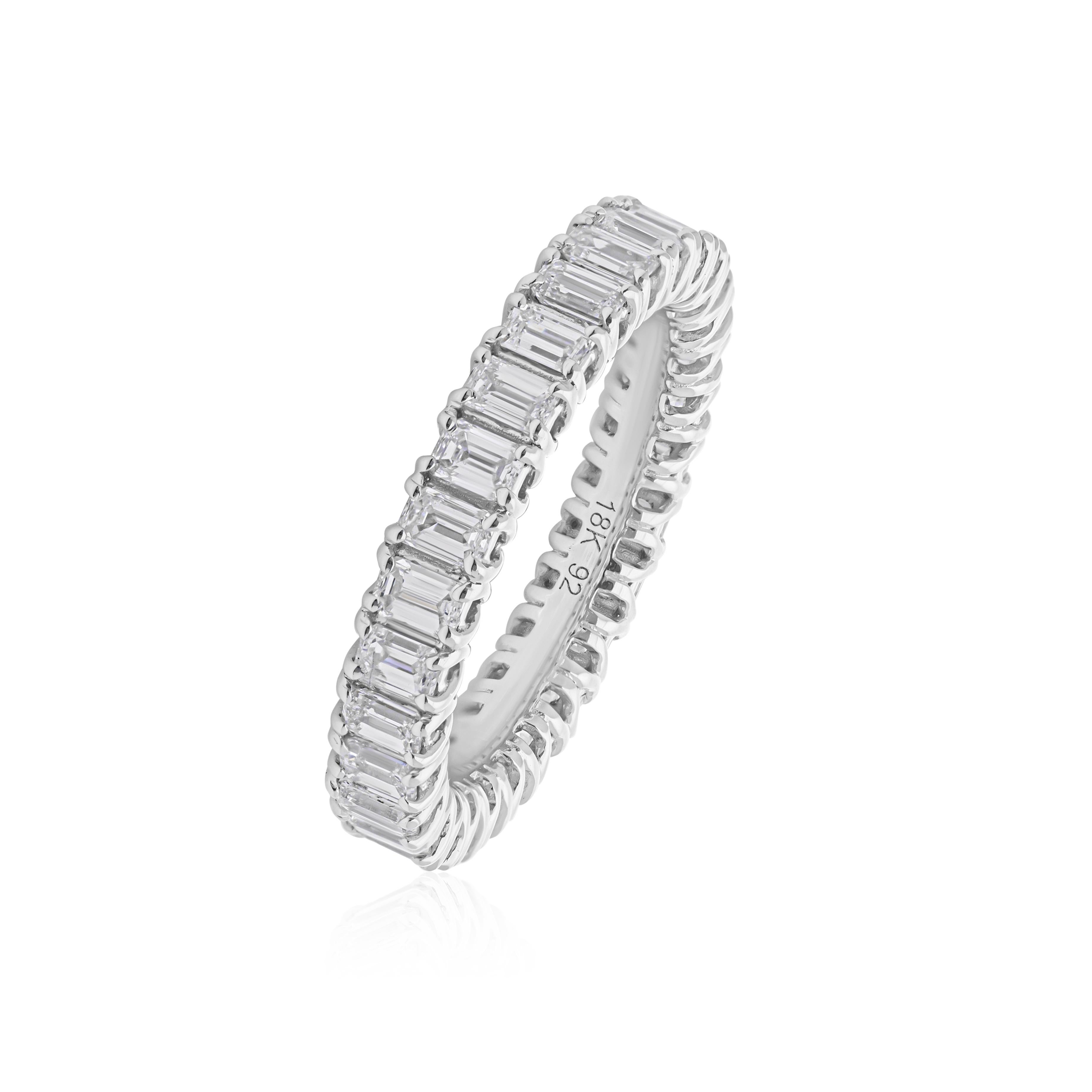 Im Angebot: Zertifizierter 14 Karat Weißgold 2.36Ct Octagon Cut Diamond Anniversary Band Ring () 5