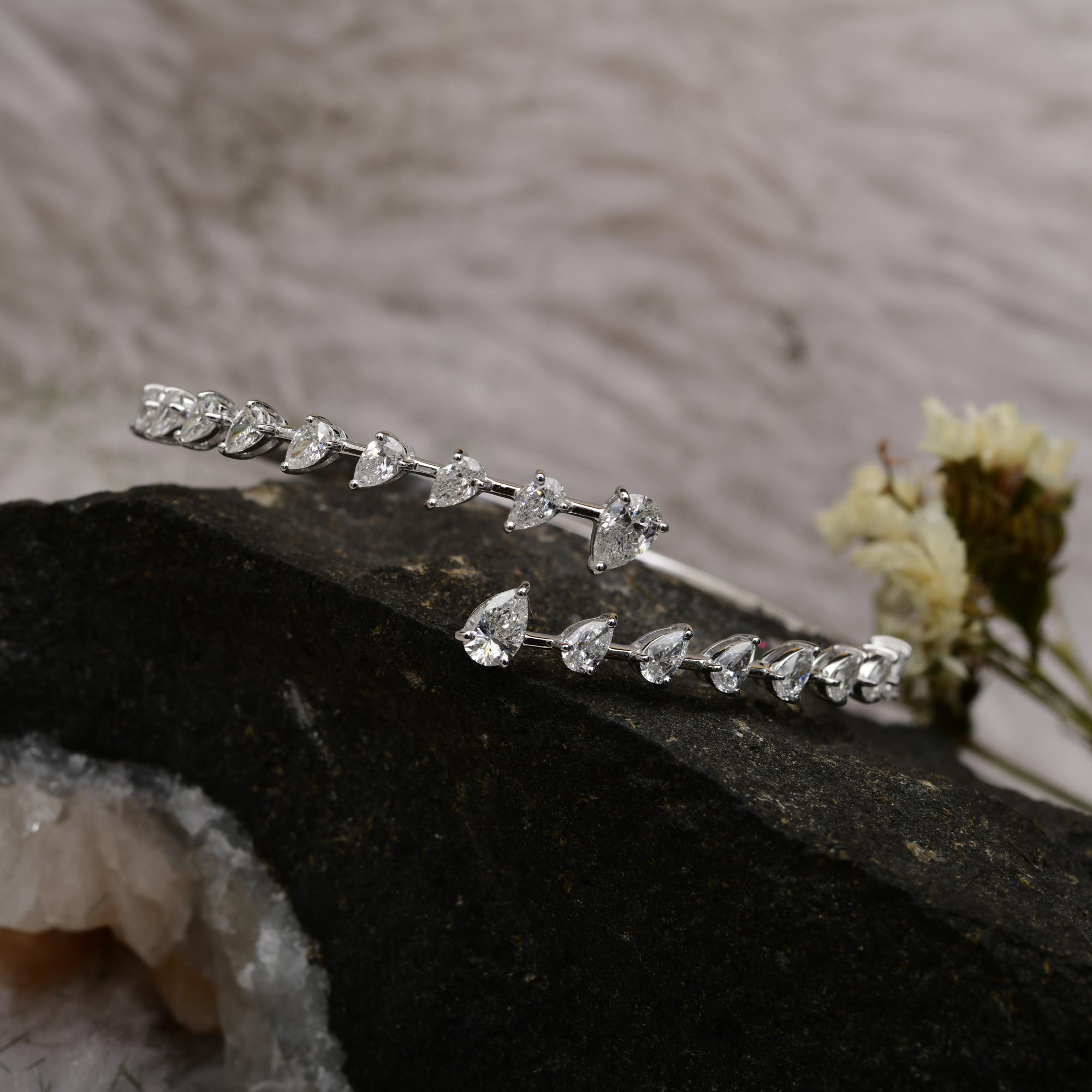 Brazalete certificado de oro blanco de 14 quilates con diamantes naturales talla pera de 2,91 quilates Moderno en venta