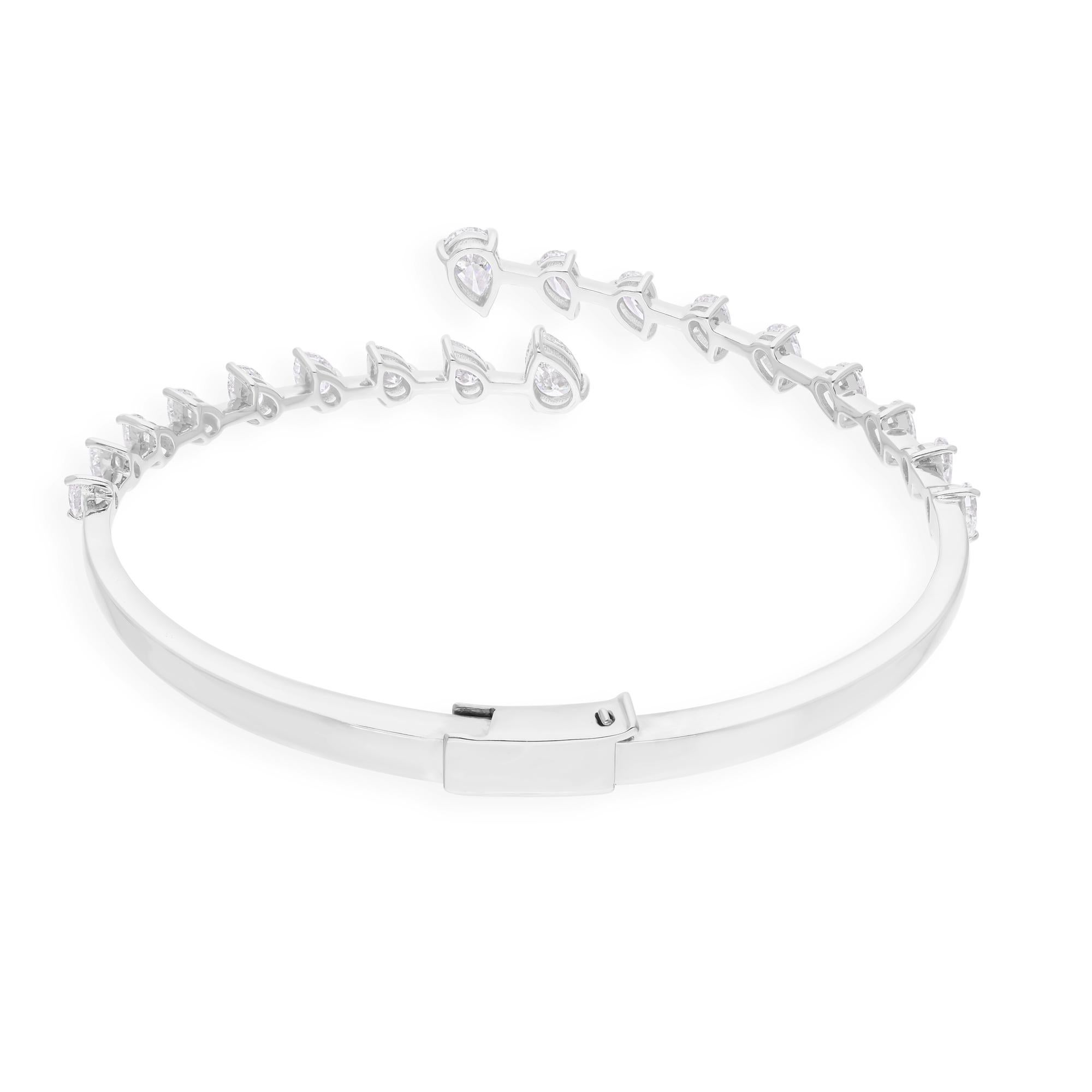 Brazalete certificado de oro blanco de 14 quilates con diamantes naturales talla pera de 2,91 quilates en Nuevo estado para la venta en Diera, Dubai