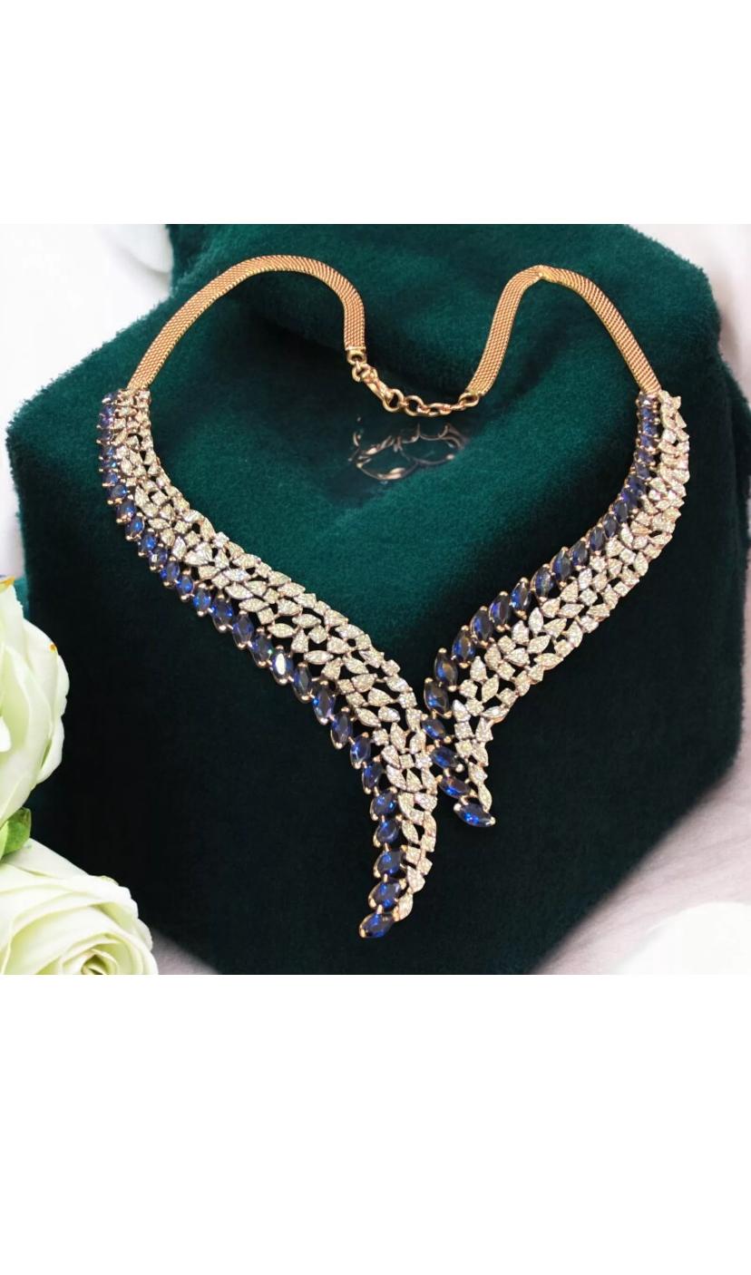 Women's Certified 14.00 Carat Blue Sapphire 2.40 Carat Diamonds Gold Necklace For Sale