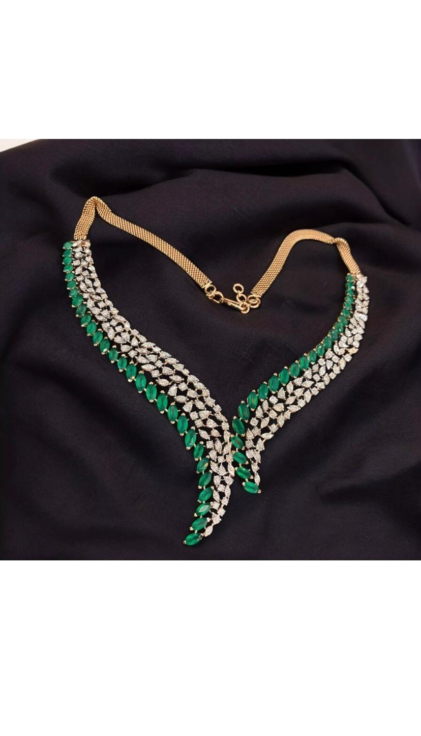 Certified 14.00 Carat Emeralds 2.40 Carat Diamonds Gold Necklace In New Condition For Sale In Massafra, IT