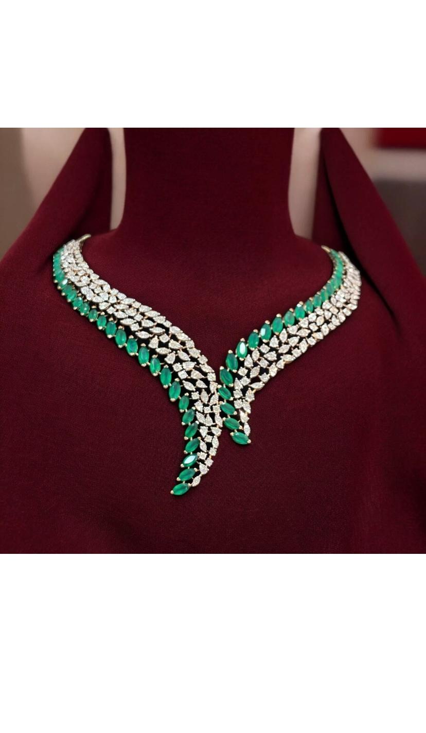 Women's Certified 14.00 Carat Emeralds 2.40 Carat Diamonds Gold Necklace For Sale