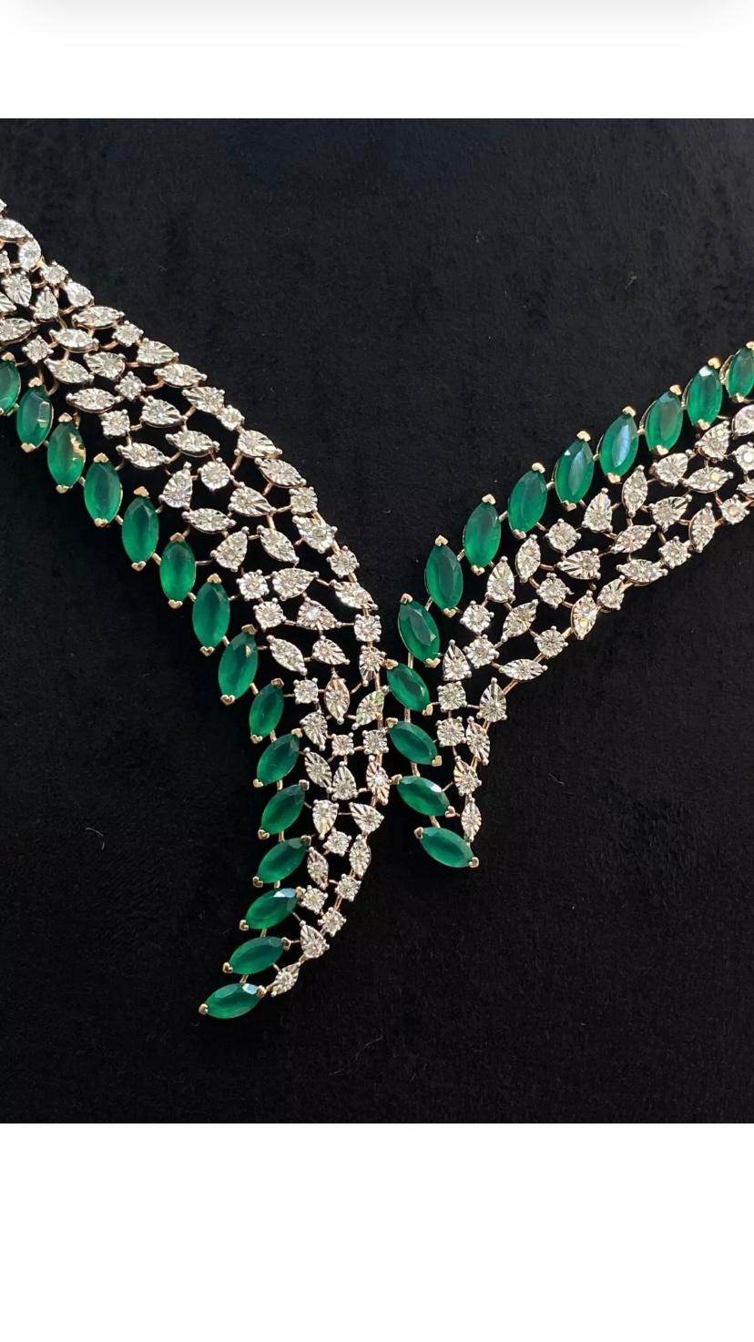Certified 14.00 Carat Emeralds 2.40 Carat Diamonds Gold Necklace For Sale 1