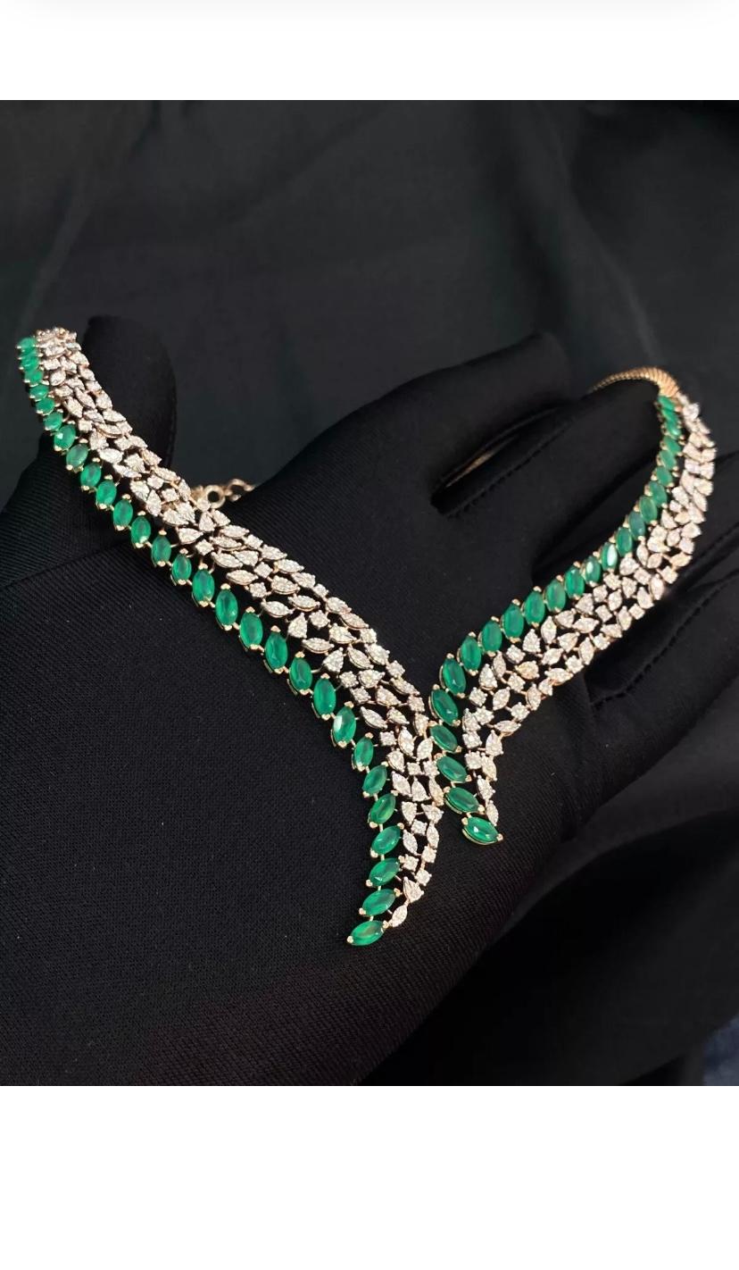 Certified 14.00 Carat Emeralds 2.40 Carat Diamonds Gold Necklace For Sale 2