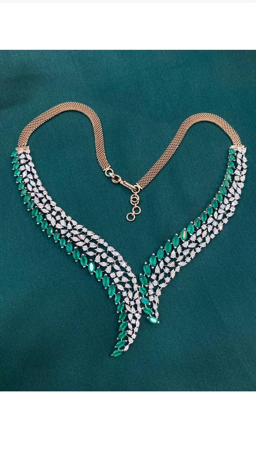 Certified 14.00 Carat Emeralds 2.40 Carat Diamonds Gold Necklace For Sale 3