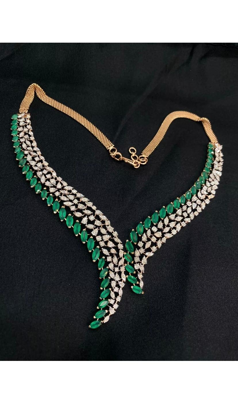 Certified 14.00 Carat Emeralds 2.40 Carat Diamonds Gold Necklace For Sale 4