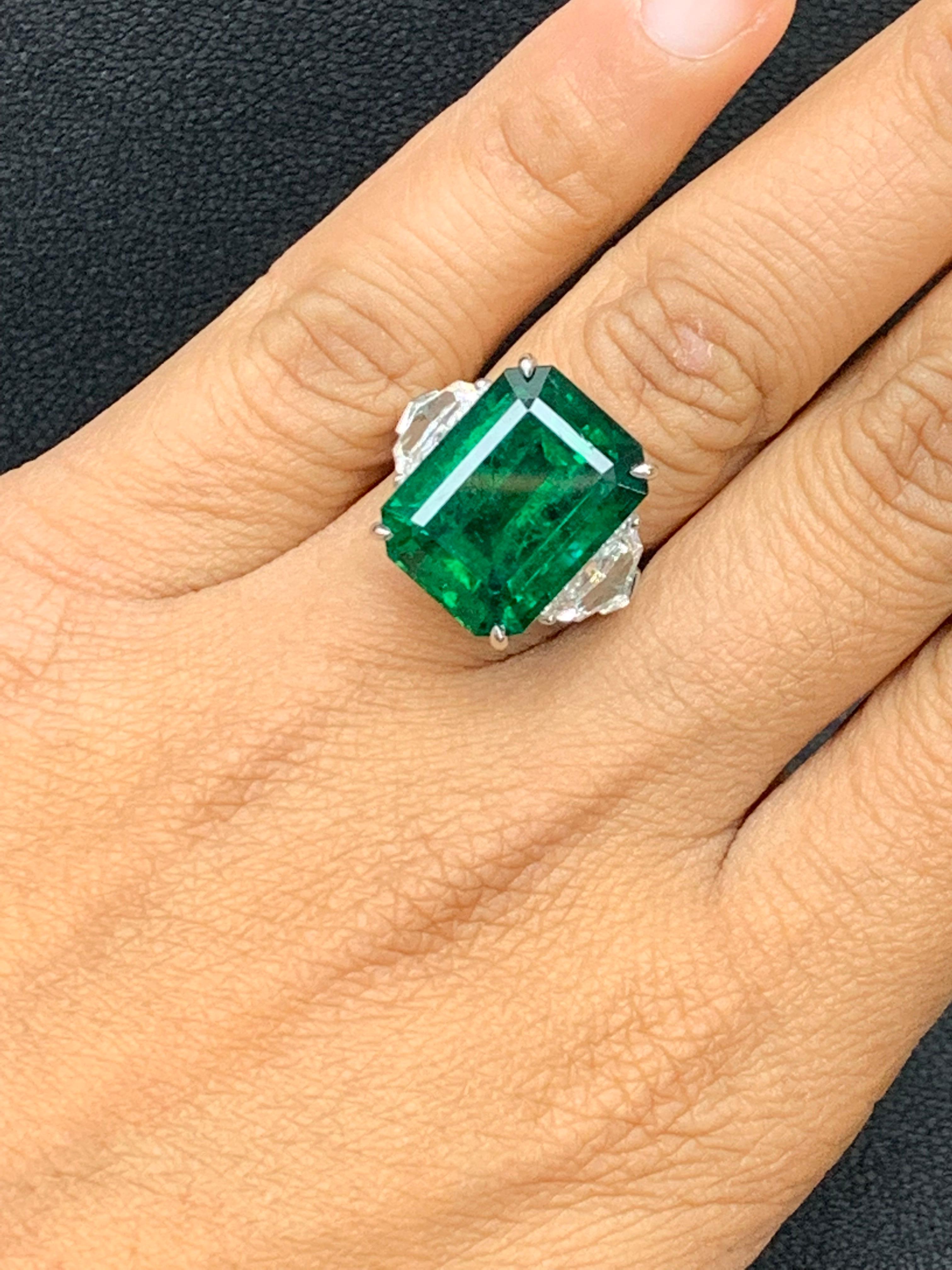 Zertifizierter Verlobungsring mit 14,01 Karat Smaragd im Smaragdschliff und Diamanten mit 3 Steinen 8