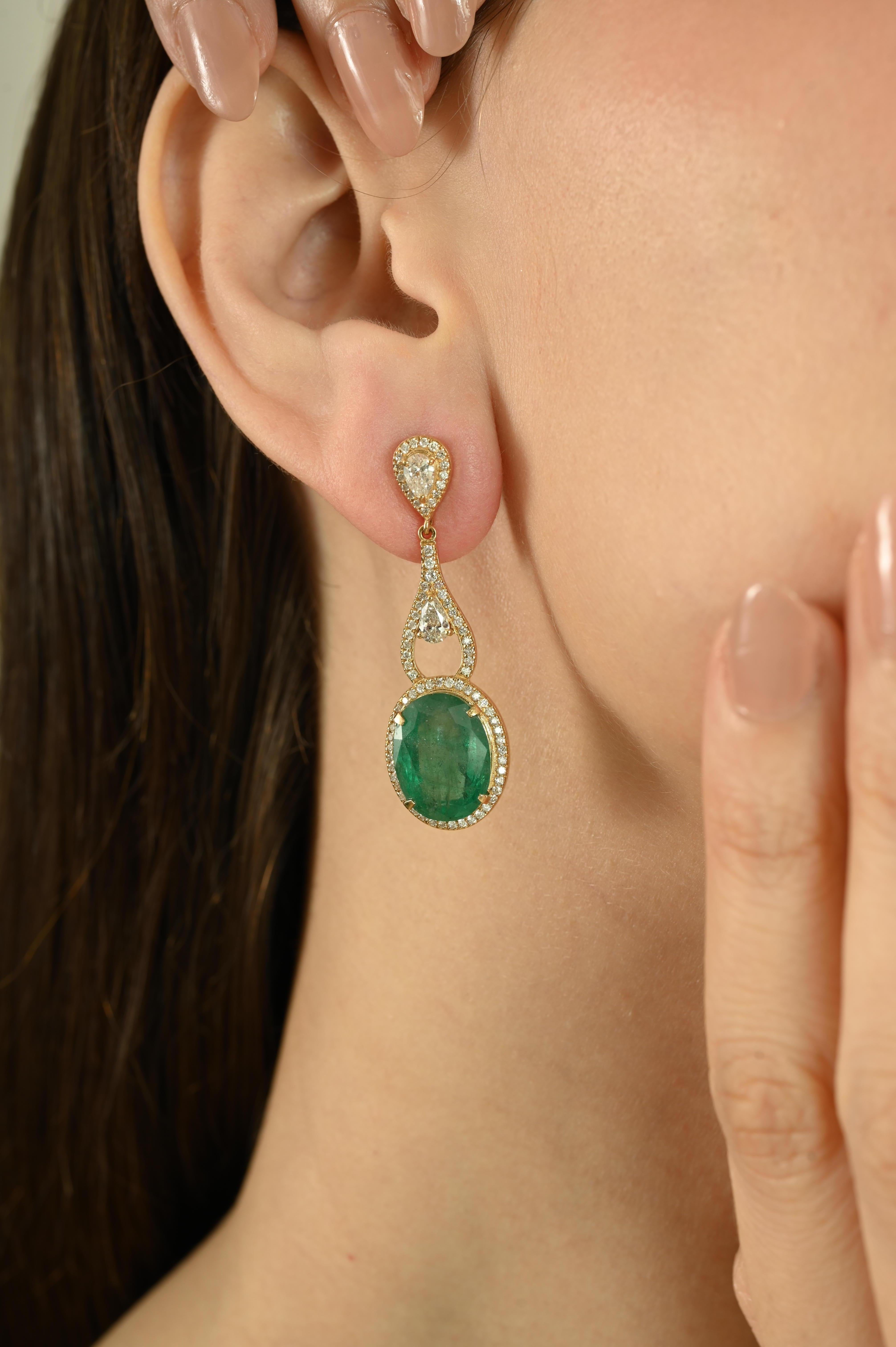 Oval Cut Certified 14.04Ct Zambian Emerald & Diamond Long Dangle Earrings 18k Yellow Gold For Sale