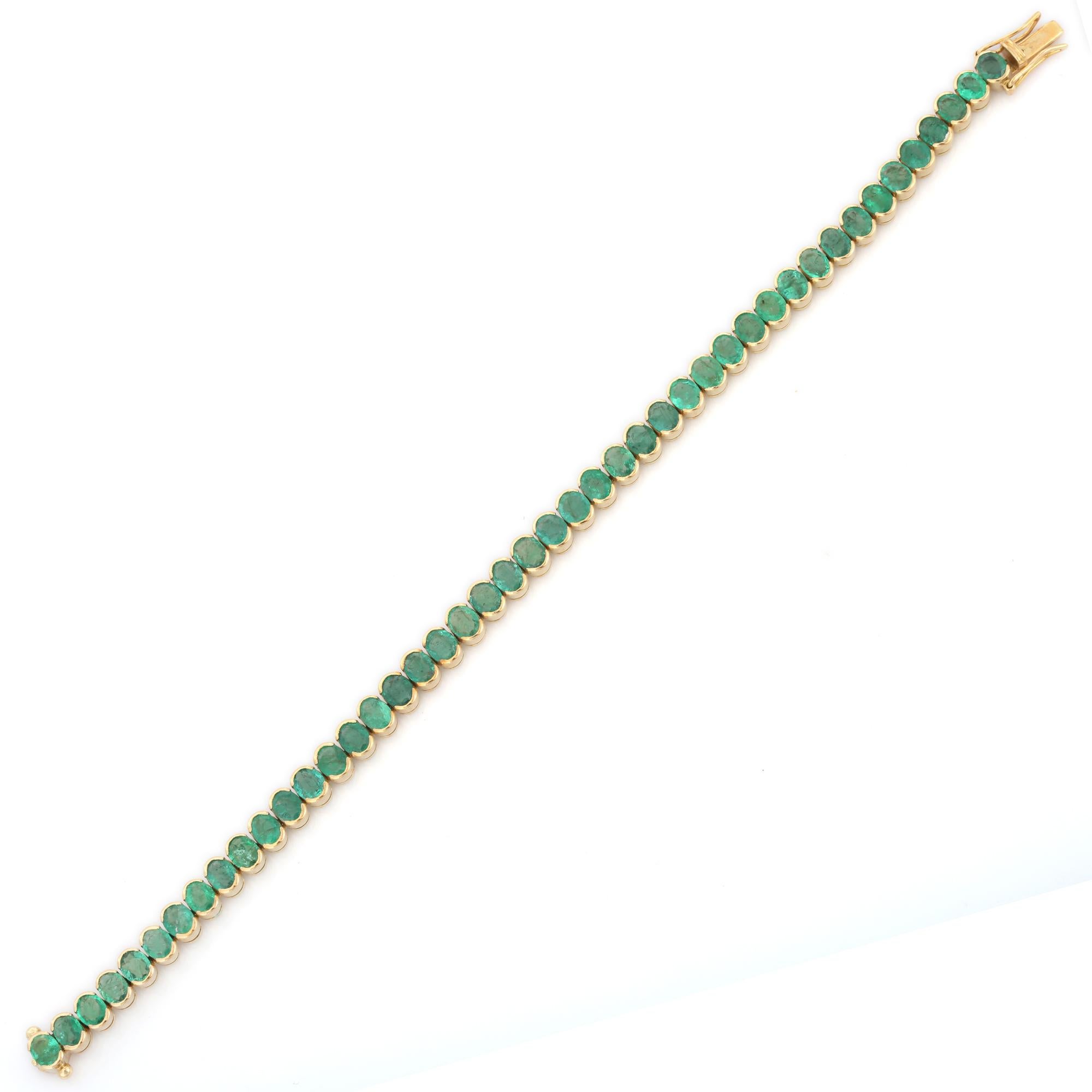 Oval Cut Certified 14.15 Carat Emerald Gemstone Tennis Bracelet in 18K Yellow Gold For Sale
