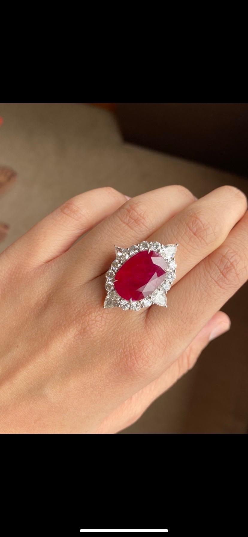 Modern Certified 14.46 Carat Mozambique and Diamond Cocktail Ring For Sale