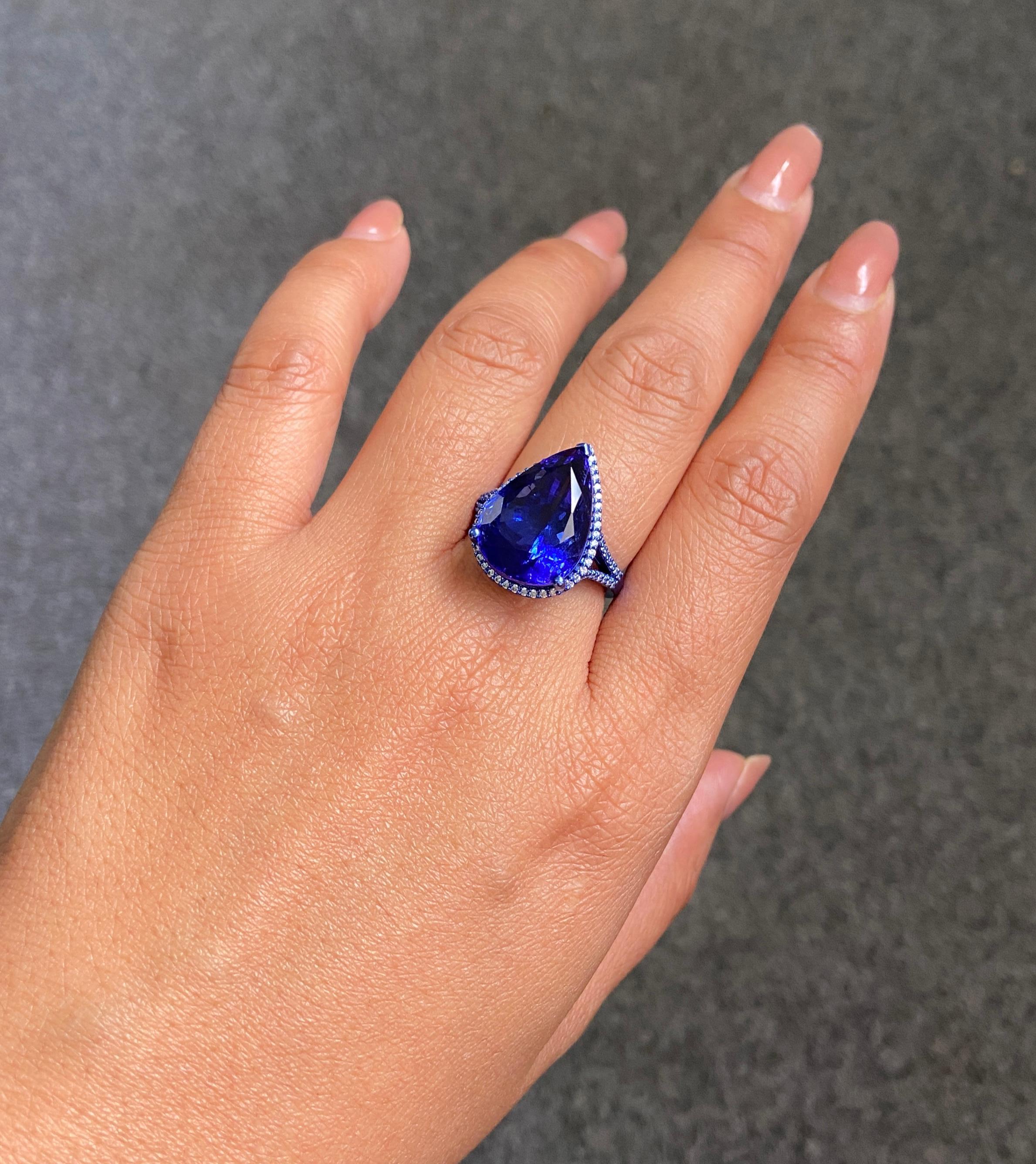 Zertifizierter 14,55 Karat Tansanit und Diamant-Cocktailring aus 18 Karat Weißgold Damen im Angebot