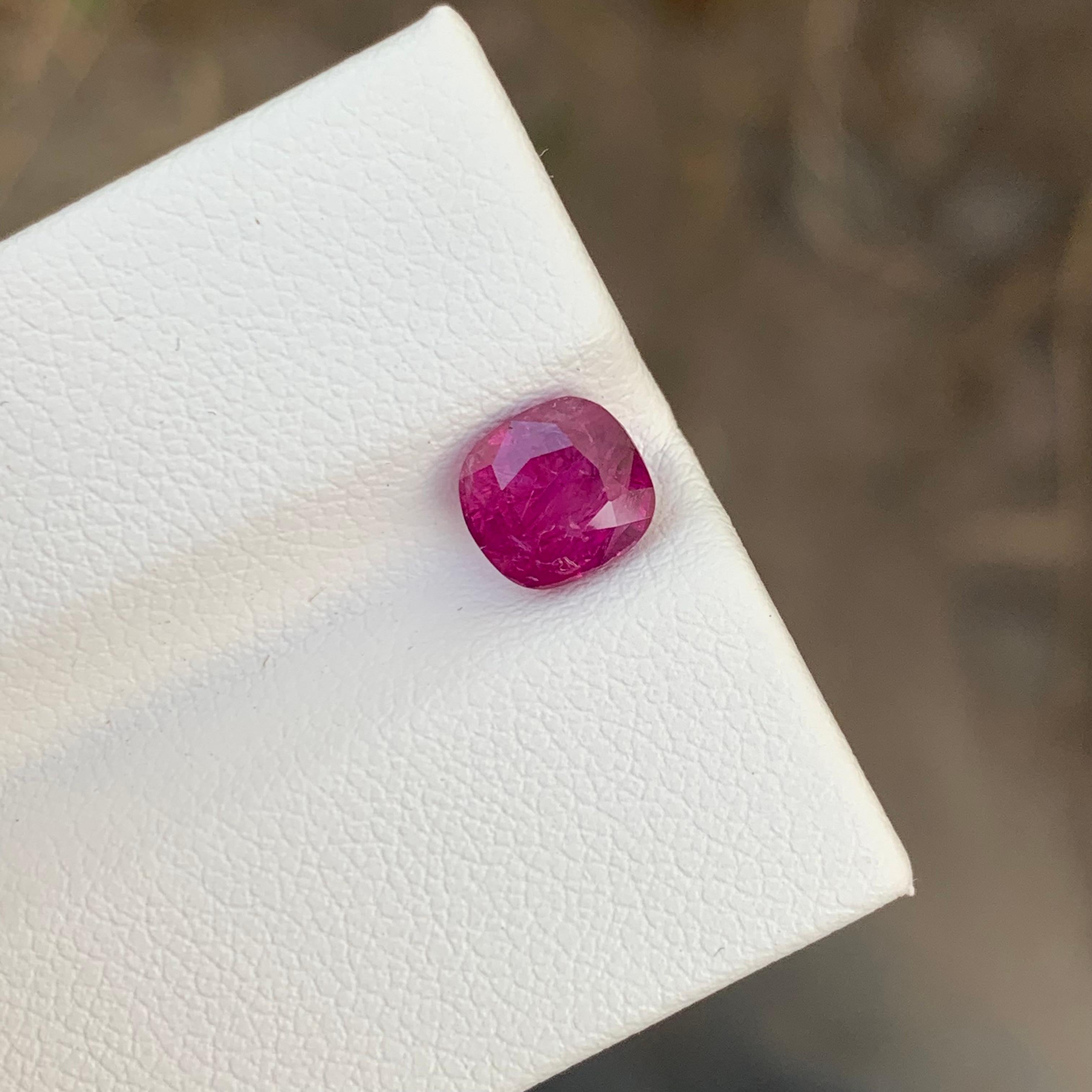 Bague en rubis rose naturel non certifié de 1,46 carats provenant d'une mine d'Afghanistan Unisexe en vente