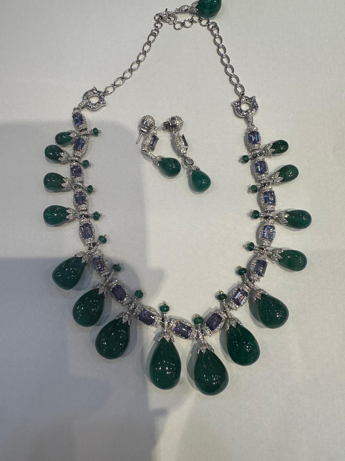 Collar de diamantes tanzanita esmeralda certificada de 14 quilates 325 quilates Juego de oro de 14 quilates en venta 9