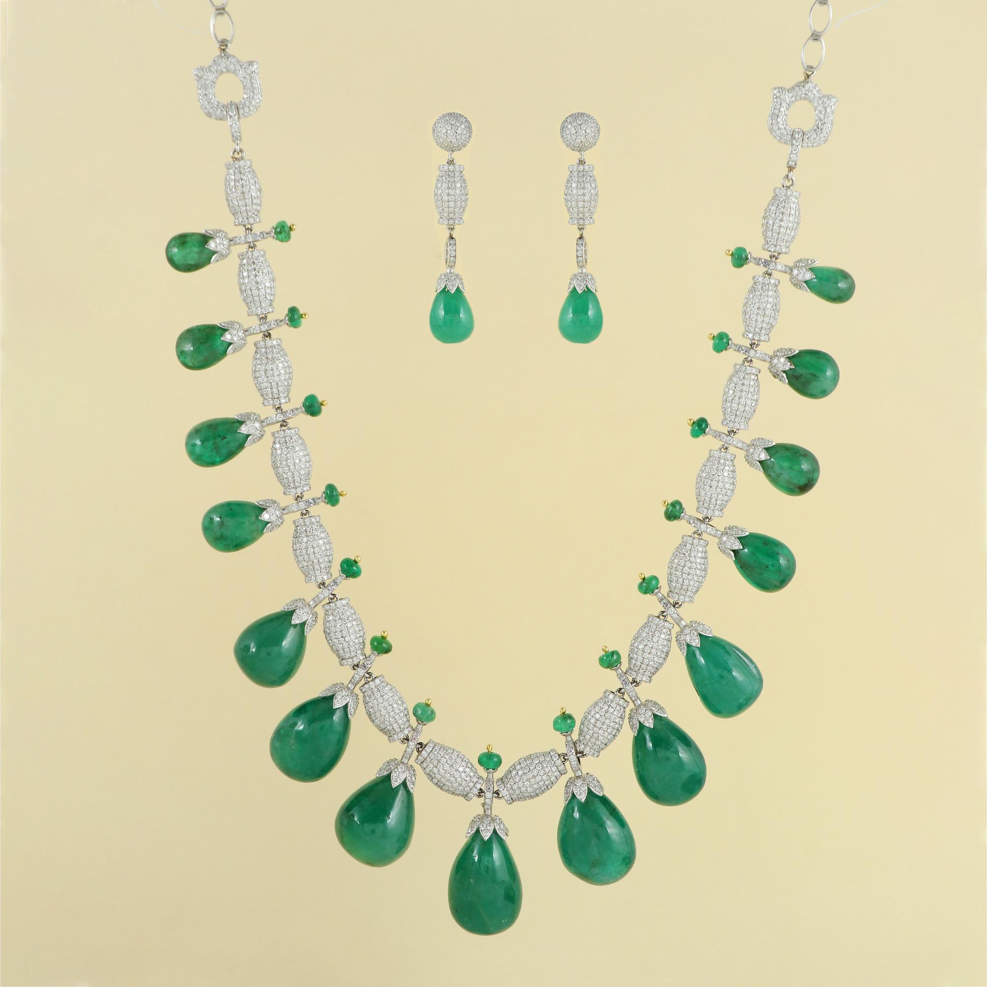 De las mujeres Collar de diamantes tanzanita esmeralda certificada de 14 quilates 325 quilates Juego de oro de 14 quilates en venta