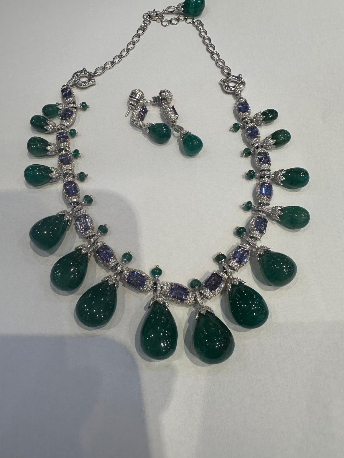 Collar de diamantes tanzanita esmeralda certificada de 14 quilates 325 quilates Juego de oro de 14 quilates en venta 2