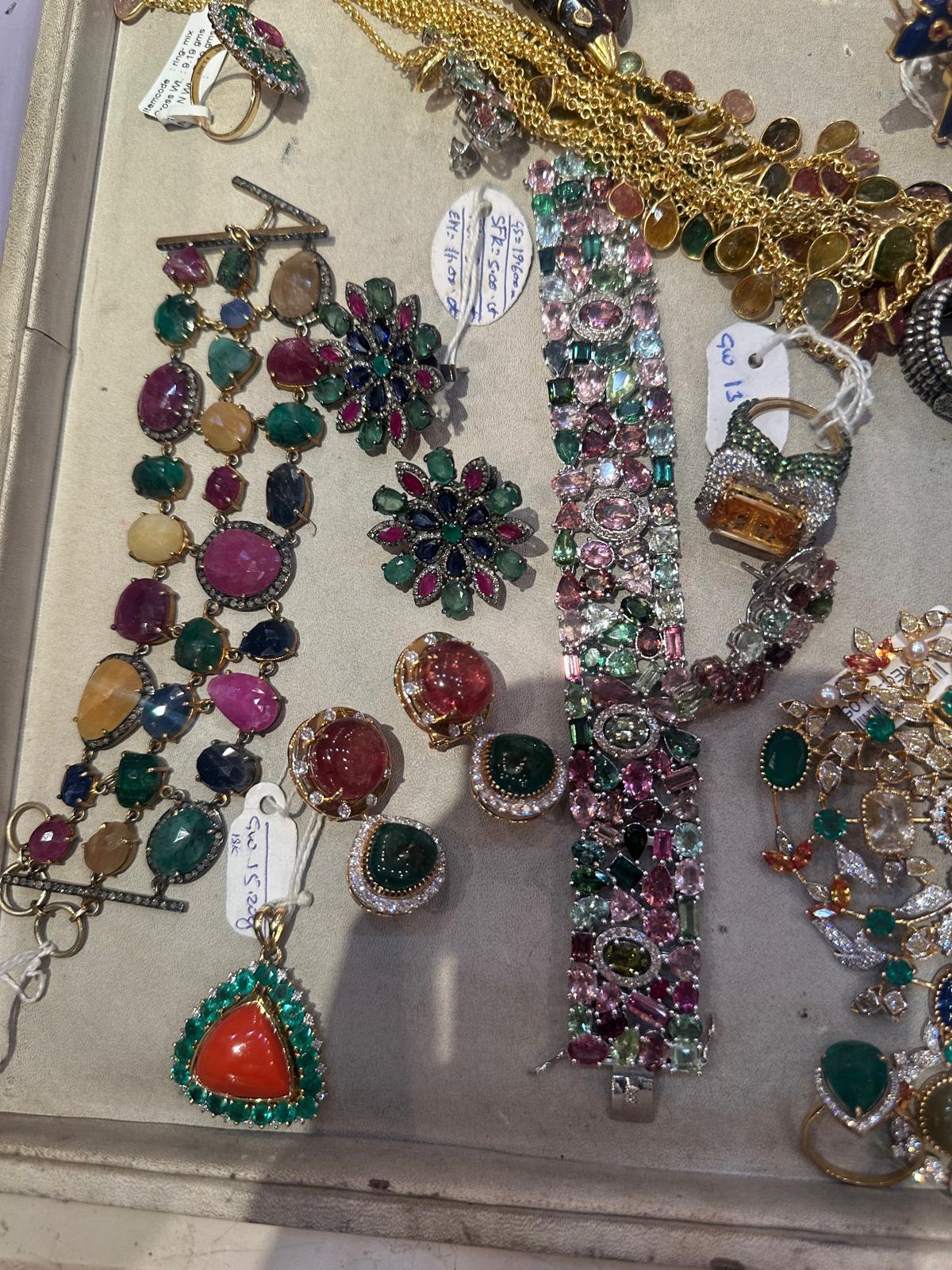 Collar de diamantes tanzanita esmeralda certificada de 14 quilates 325 quilates Juego de oro de 14 quilates en venta 4