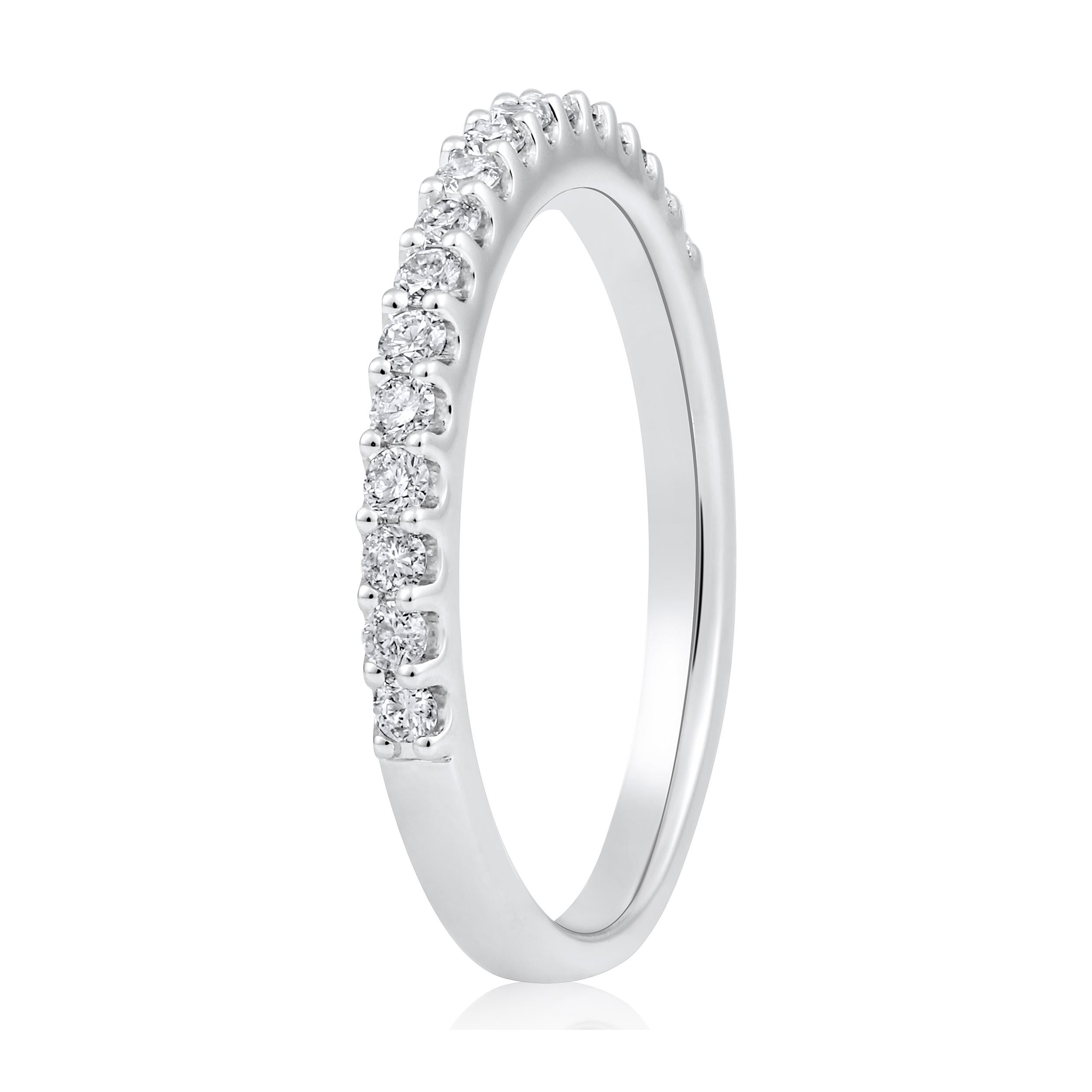 Ring Size: US 7 

Crafted in 2.25 grams of 14K White Gold, the ring contains 17 stones of Round Diamonds with a total of 0.31 carat in G-H color and SI clarity.

CONTEMPORARY AND TIMELESS ESSENCE: Crafted in 14-karat/18-karat with 100% natural