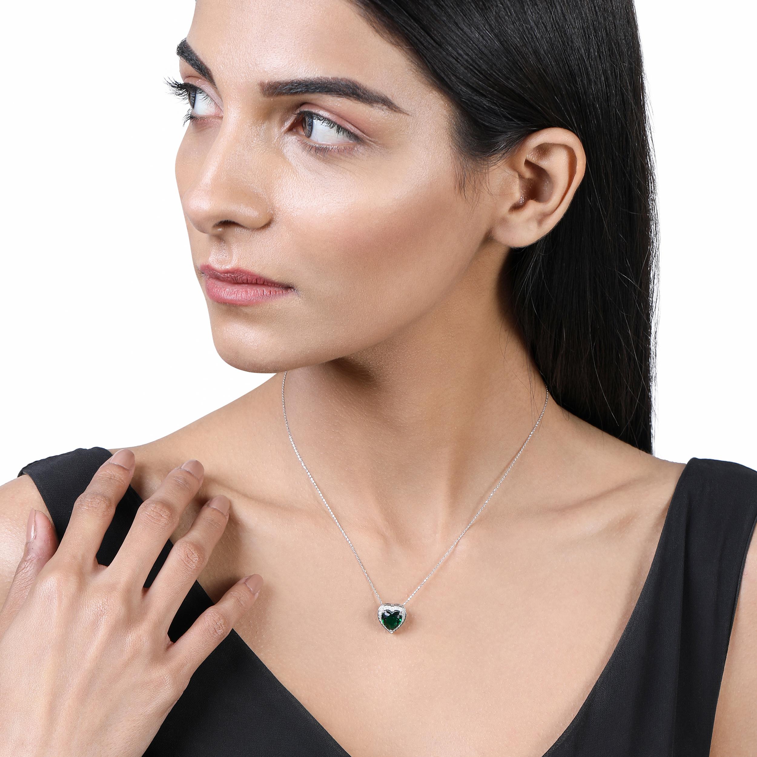Certified 14k Gold 2.2ct Natural Diamond w/ Lab Emerald Heart Halo Necklace In New Condition For Sale In Los Angeles, CA