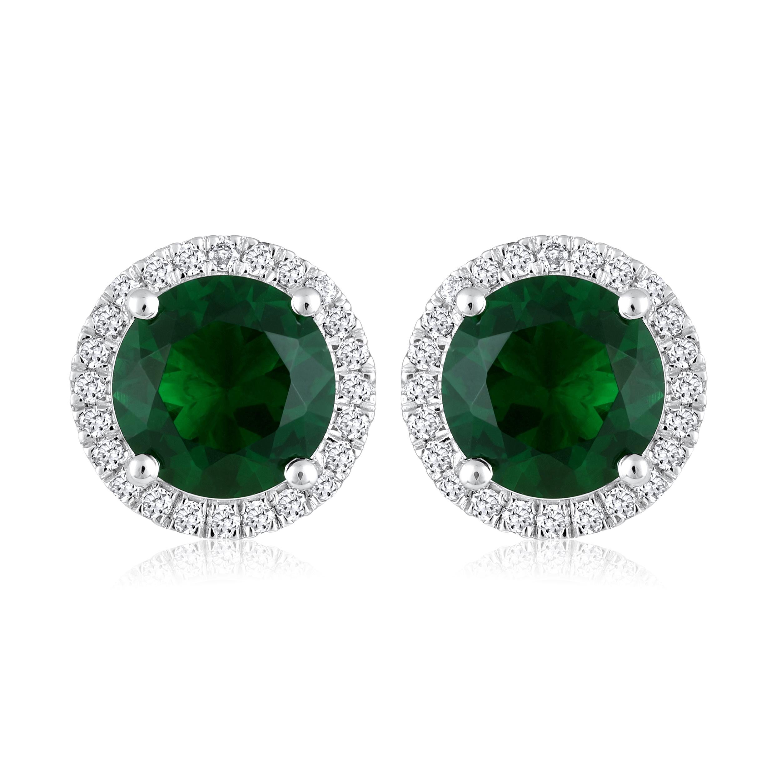 Contemporary Certified 14k Gold 4.7ct Natural Diamond w/ Lab Emerald Solitaire Stud Earrings For Sale