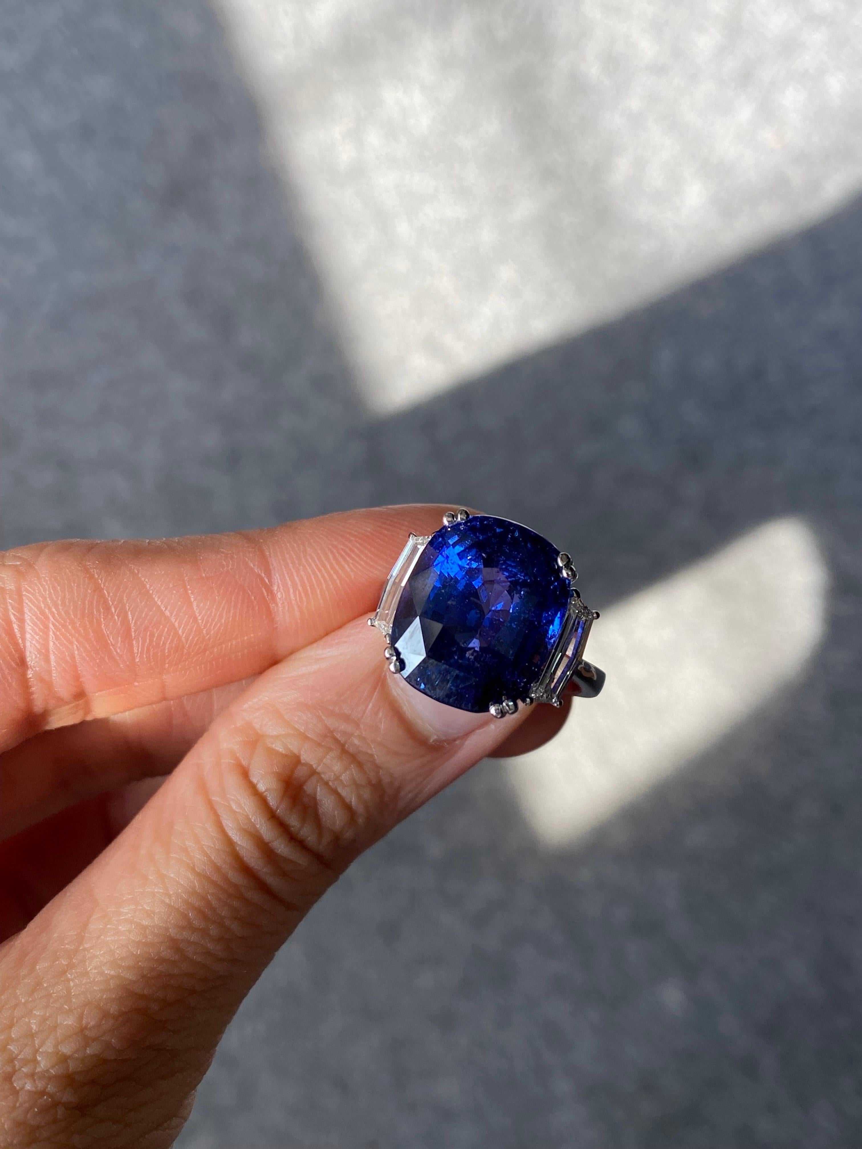 Modern Certified 15 Carat No Heat Blue Sapphire and Diamond Three Stone Diamond Ring