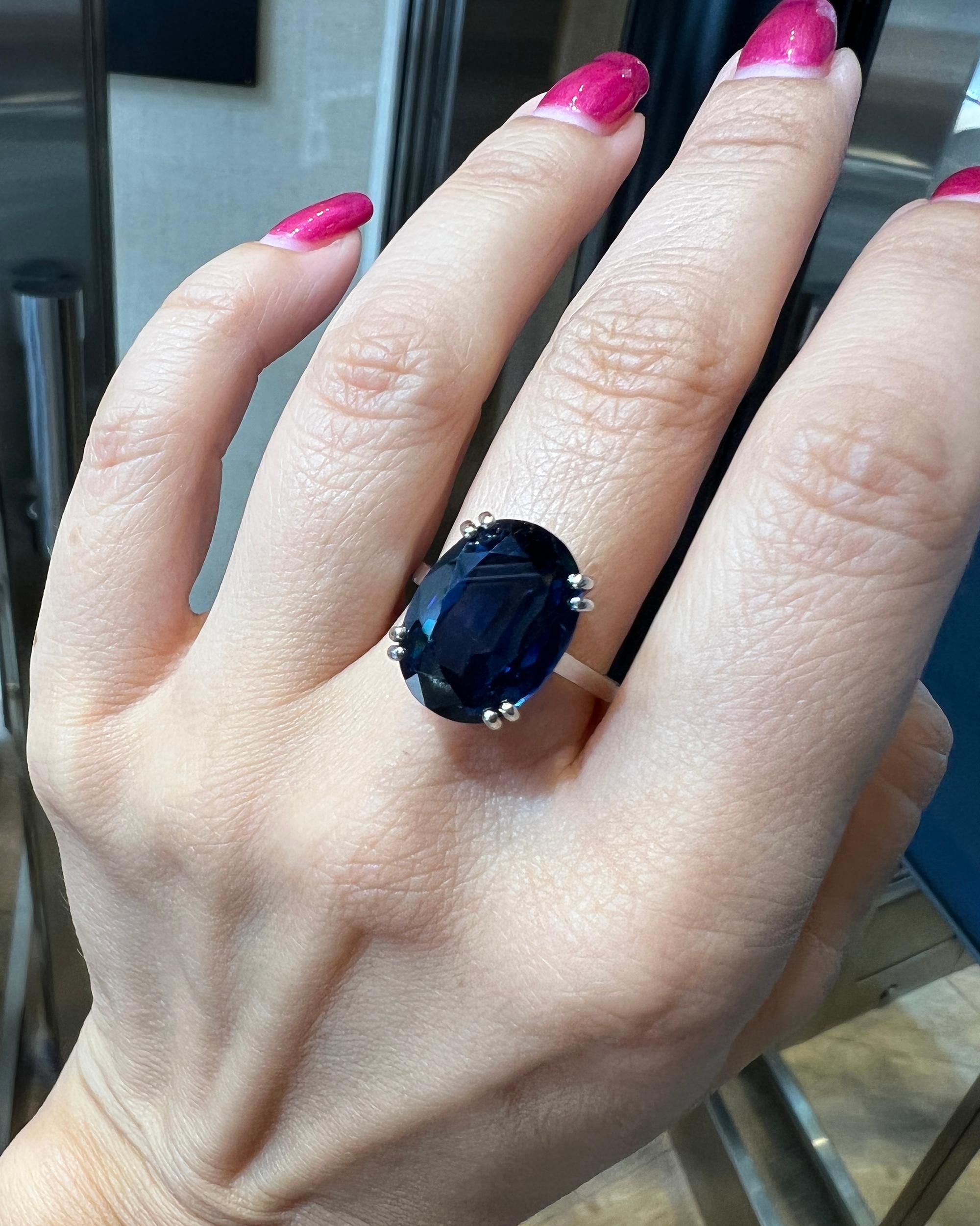 Spectra Fine Jewelry Certified 15.29 Carat Unheated Sapphire Cocktail Ring In New Condition For Sale In New York, NY