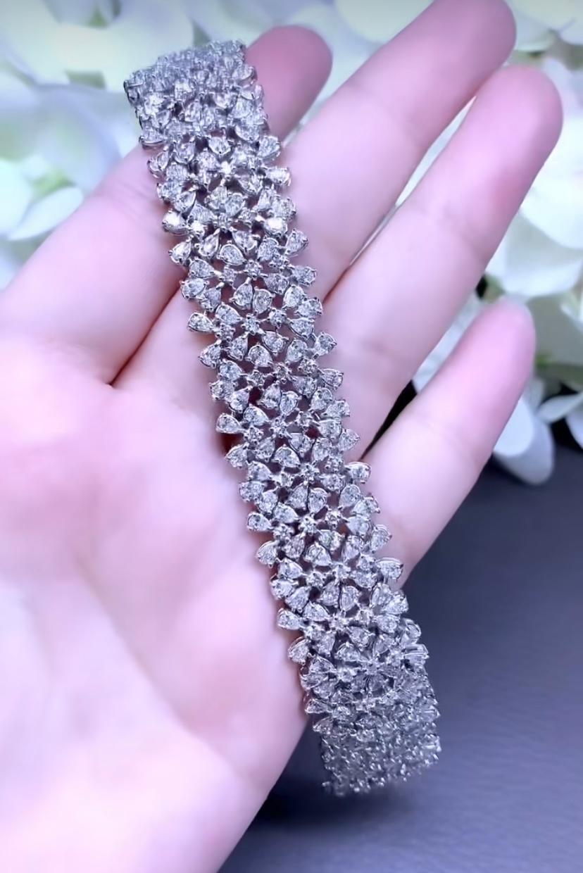 Certified 15.33 Carats Natural Diamonds 18K Gold Bracelet  In New Condition For Sale In Massafra, IT