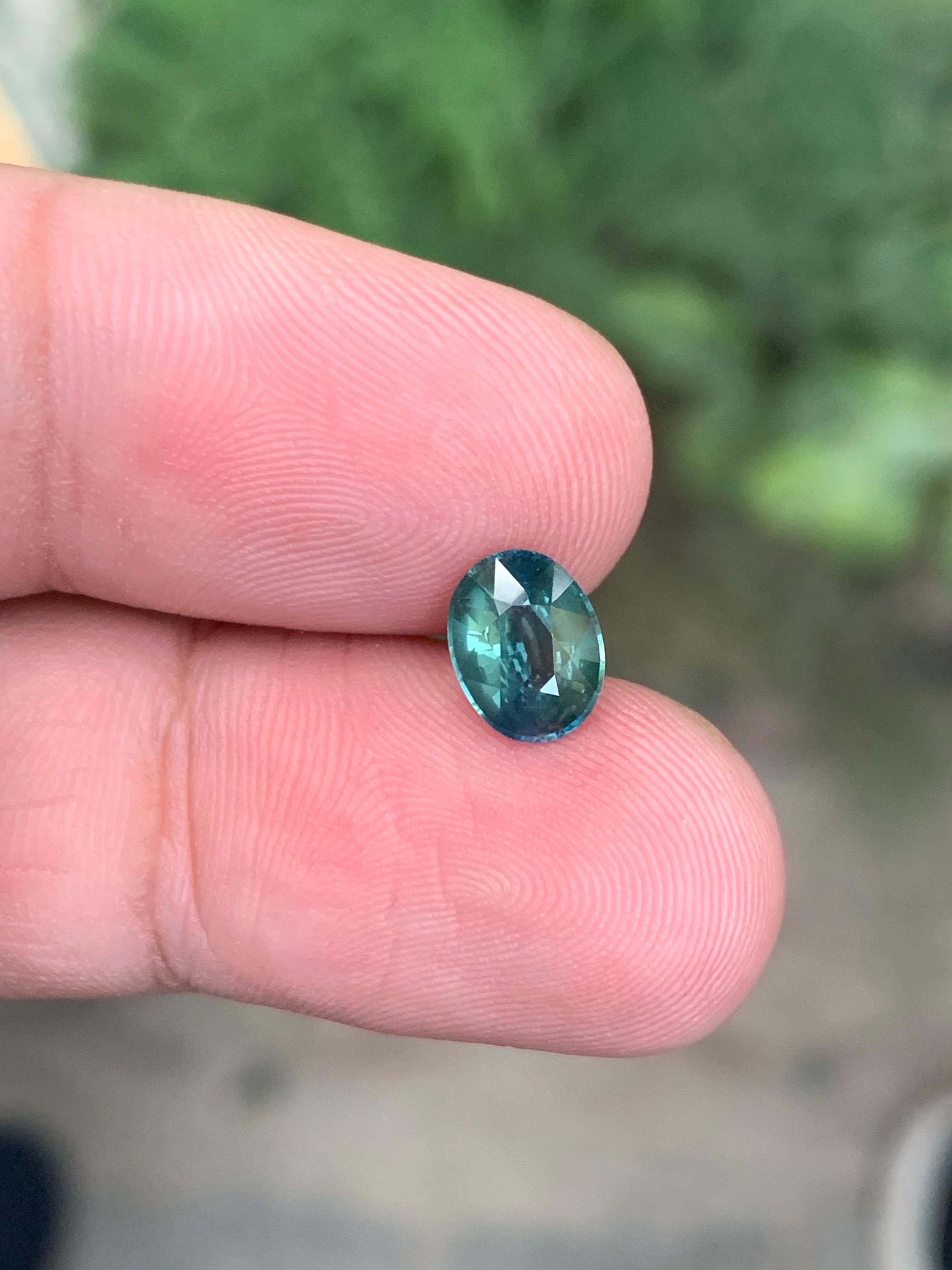 Certified 1.54 Carat Natural Loose Teal Sapphire Oval Shape Gem from Madagascar (saphir sarcelle en vrac de forme ovale de Madagascar) en vente 8