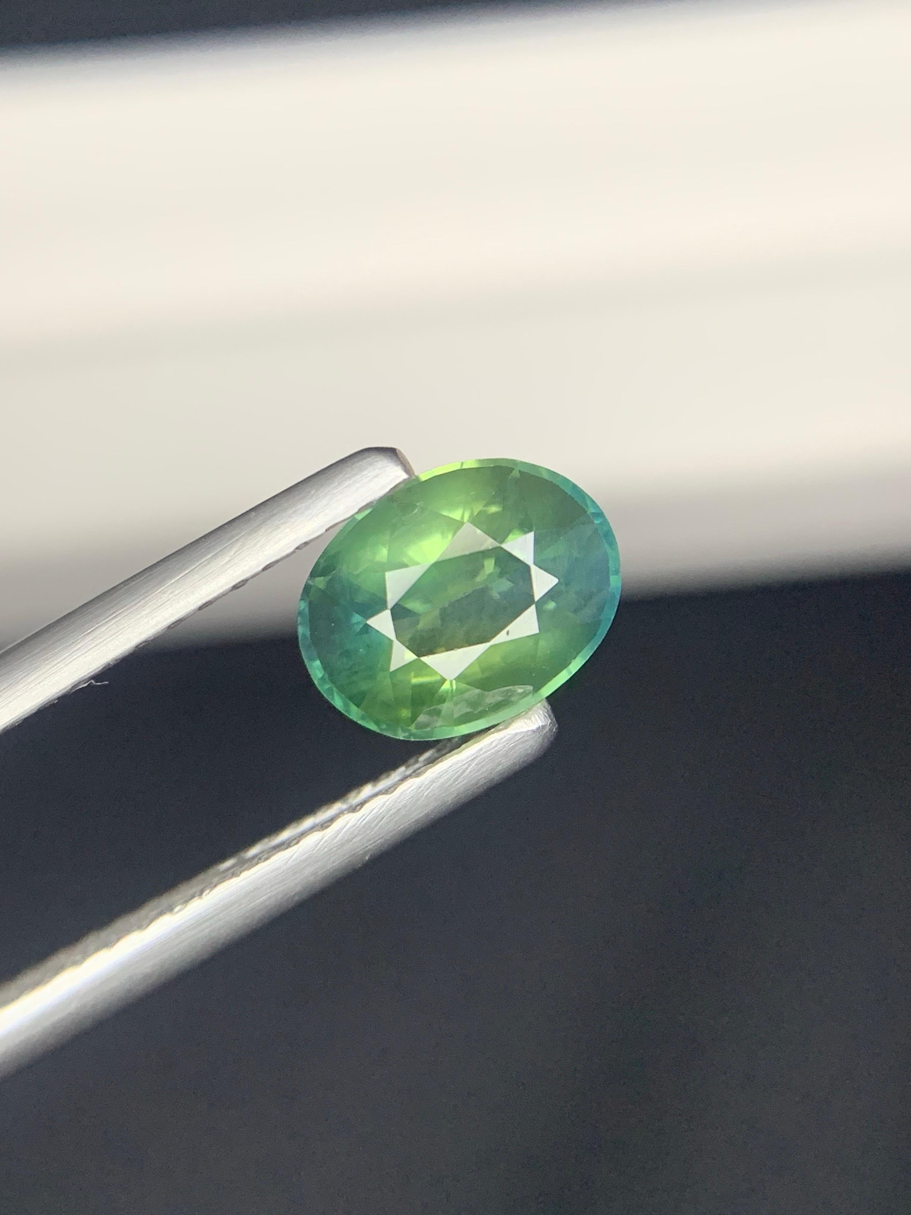 Certified 1.54 Carat Natural Loose Teal Sapphire Oval Shape Gem from Madagascar (saphir sarcelle en vrac de forme ovale de Madagascar) en vente 9