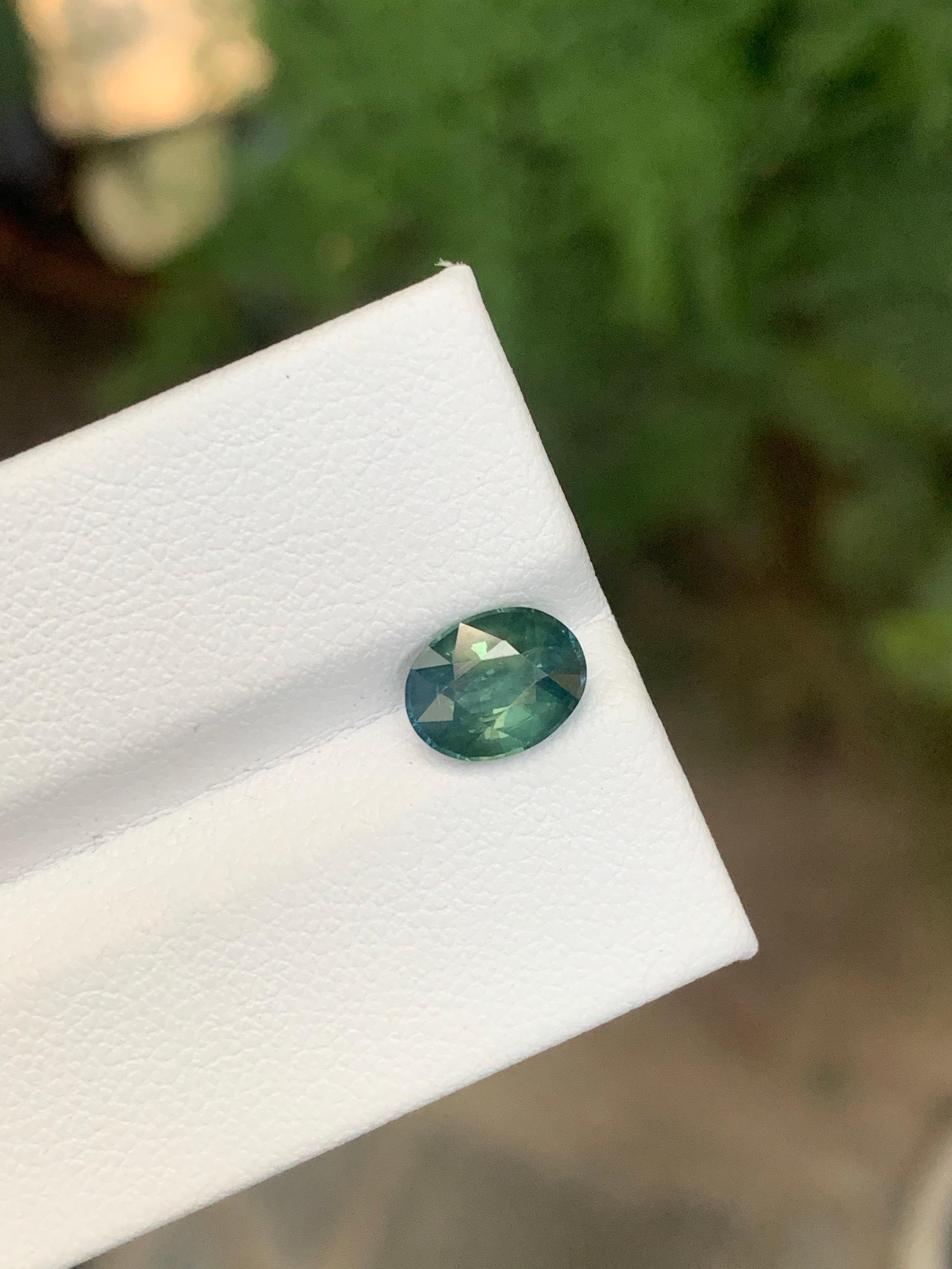 Arts and Crafts Certified 1.54 Carat Natural Loose Teal Sapphire Oval Shape Gem from Madagascar (saphir sarcelle en vrac de forme ovale de Madagascar) en vente