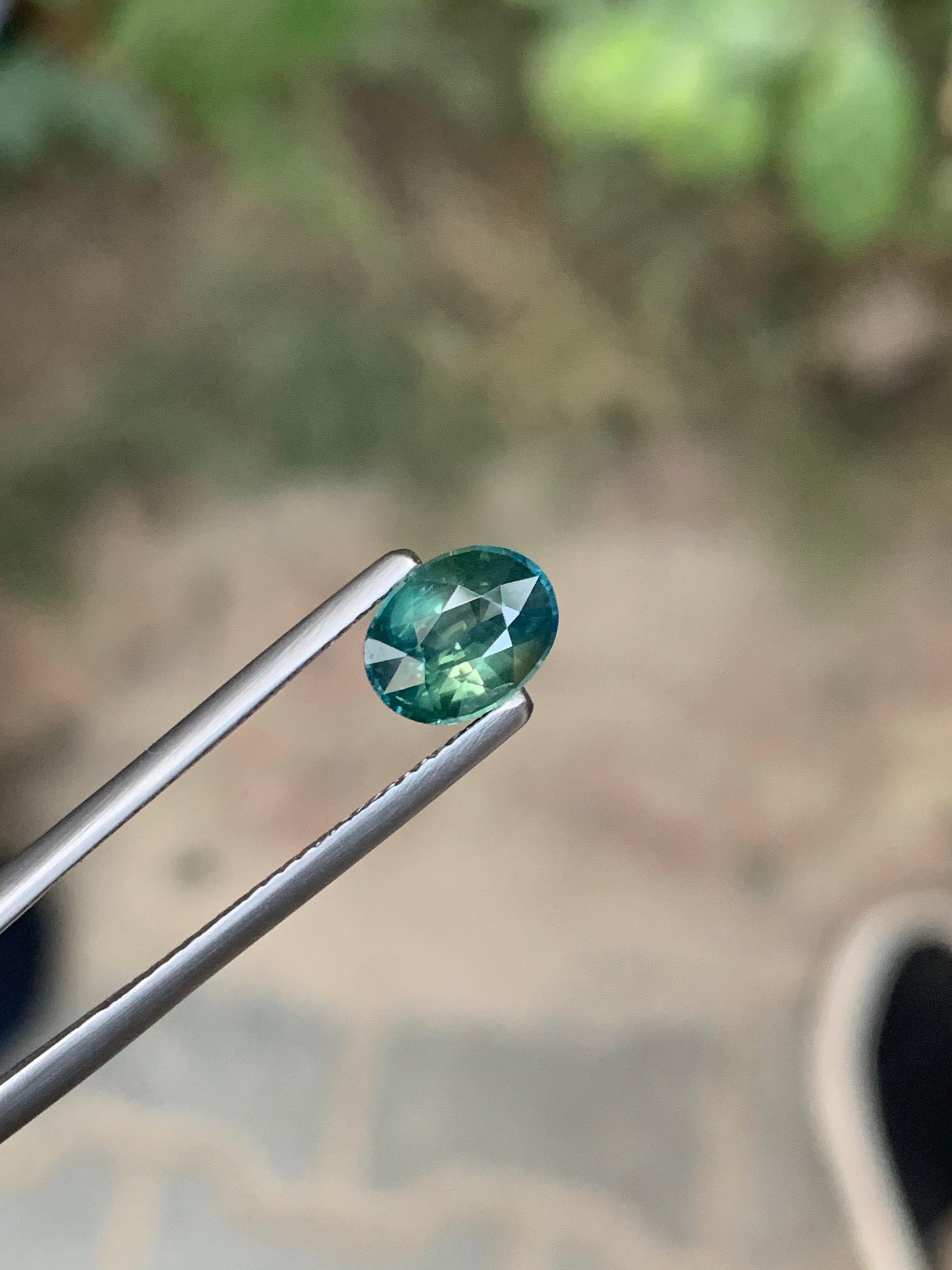 Certified 1.54 Carat Natural Loose Teal Sapphire Oval Shape Gem from Madagascar (saphir sarcelle en vrac de forme ovale de Madagascar) Neuf - En vente à Peshawar, PK