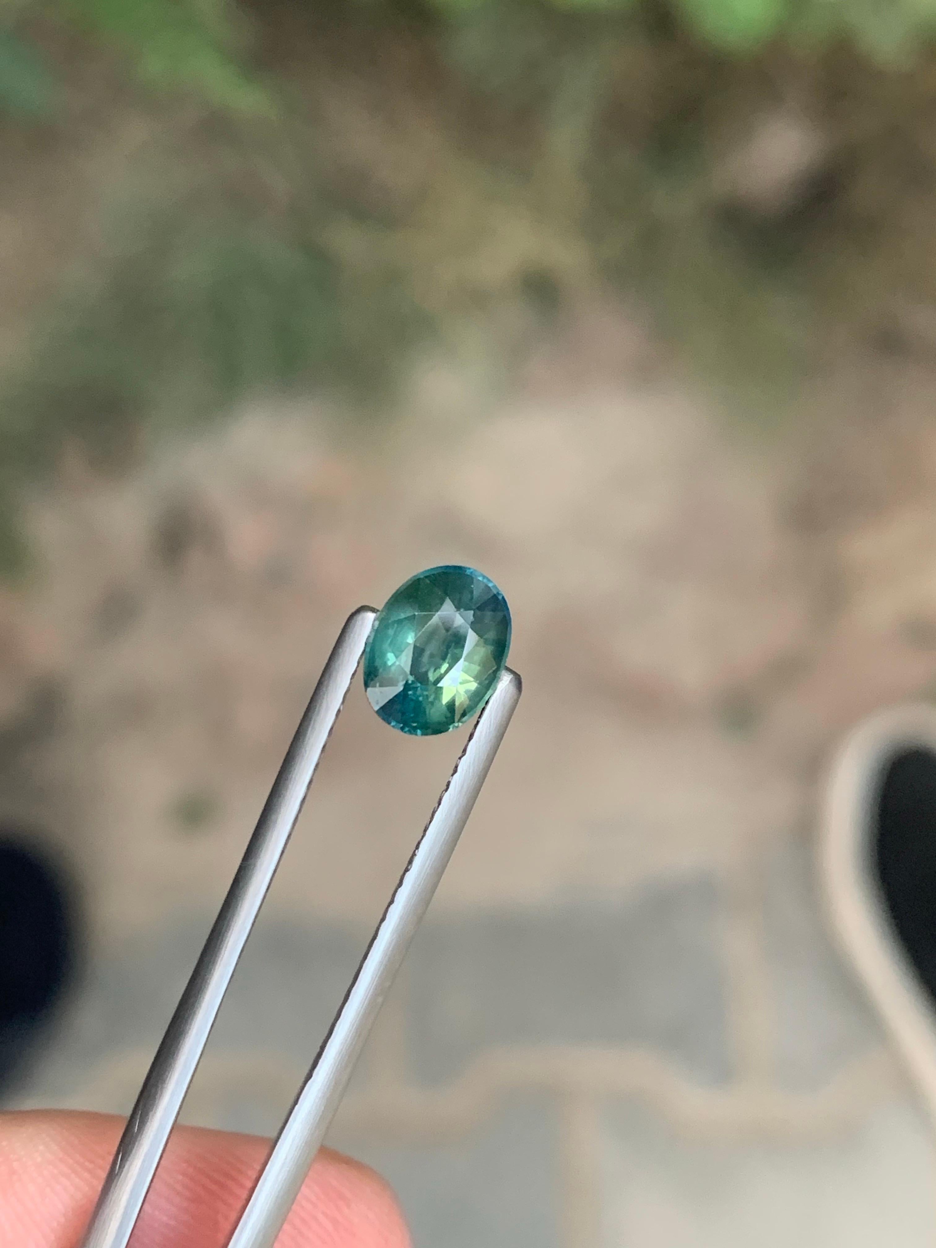 Certified 1.54 Carat Natural Loose Teal Sapphire Oval Shape Gem from Madagascar (saphir sarcelle en vrac de forme ovale de Madagascar) en vente 3