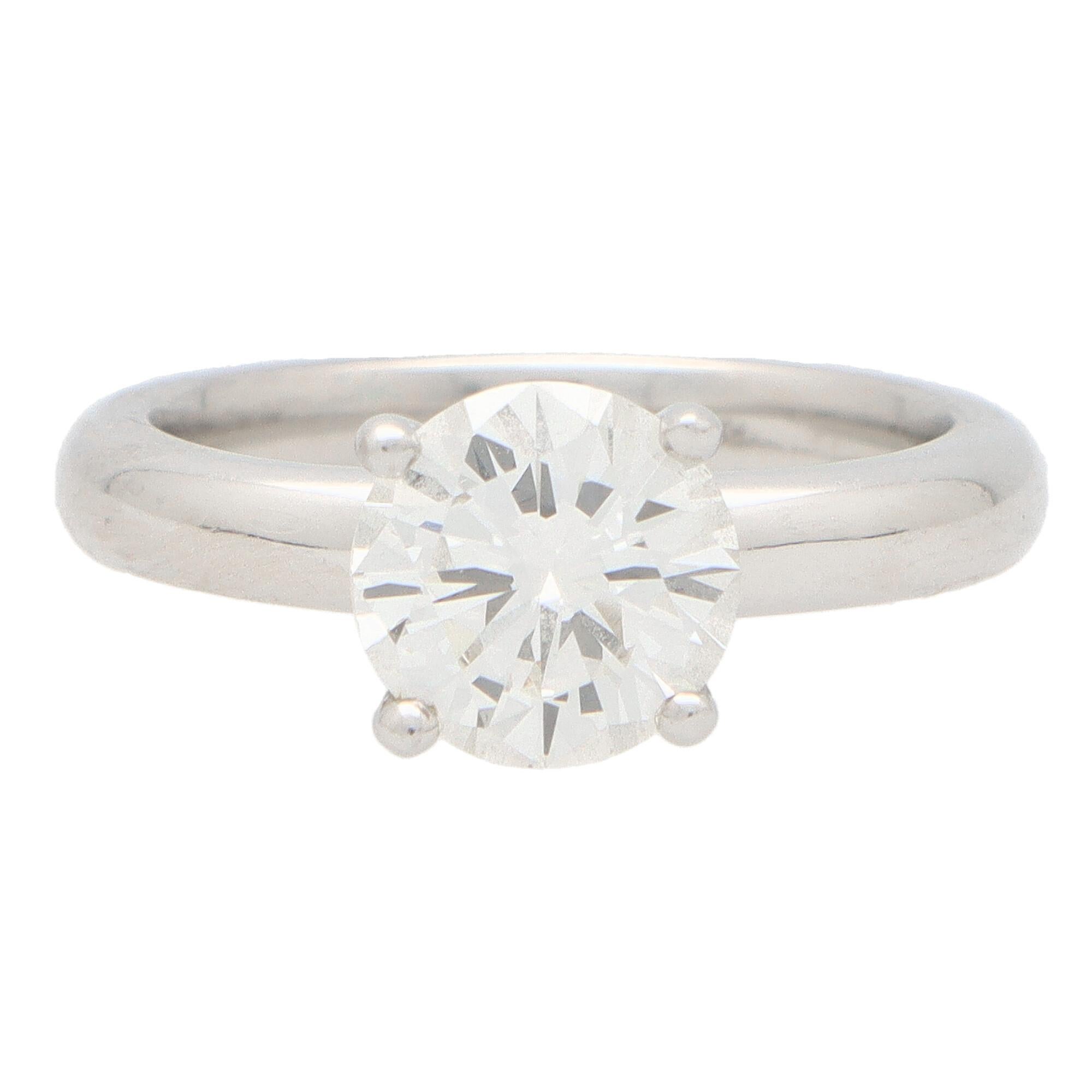 Certified 1.54ct Round Cut Diamond Solitaire Ring Set in Platinum In Good Condition In London, GB